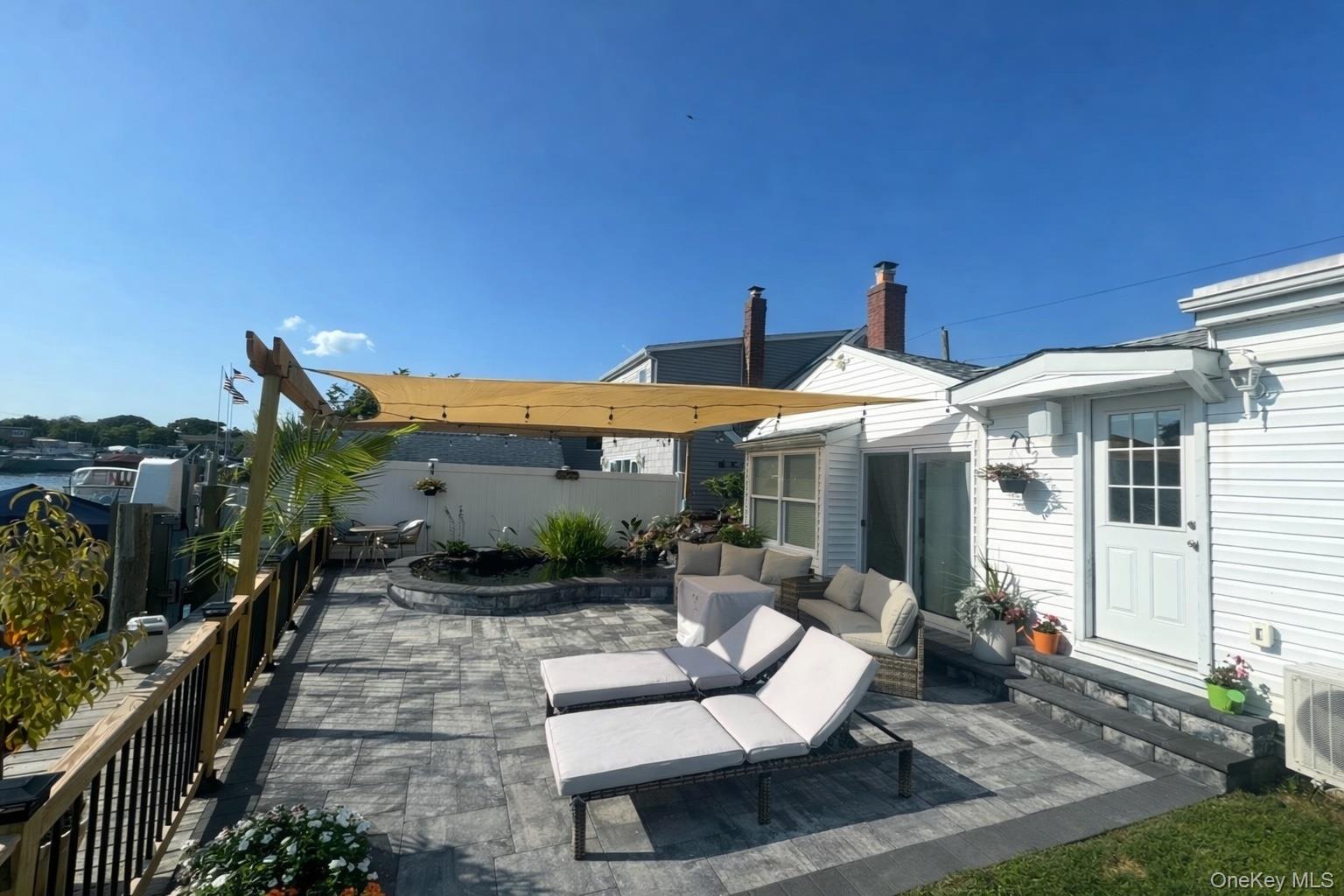 677 S 9th Street, Lindenhurst, NY 11757