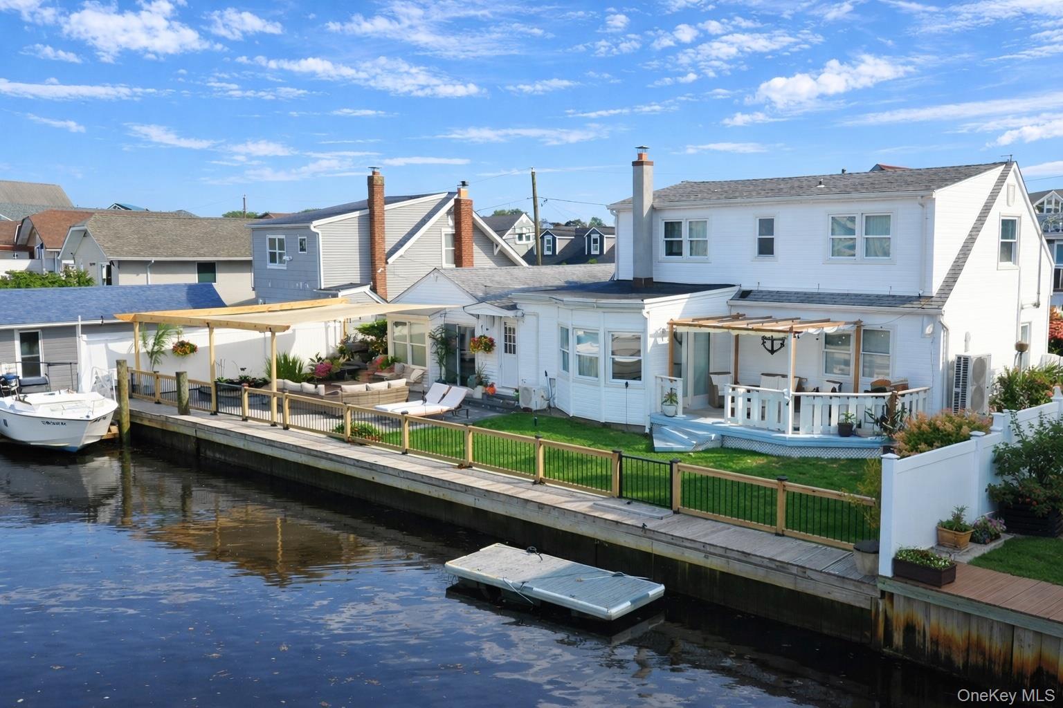 677 S 9th Street, Lindenhurst, NY 11757