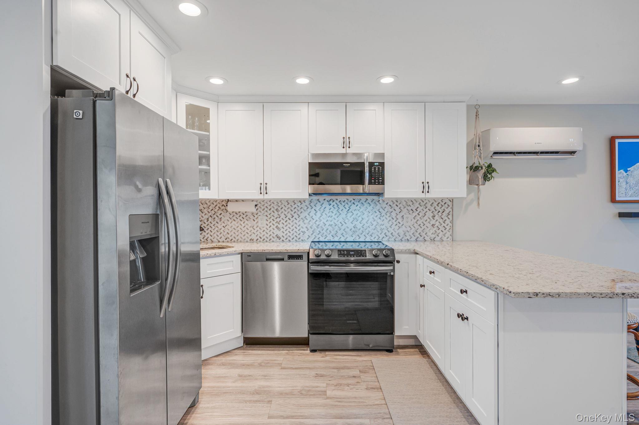 677 S 9th Street, Lindenhurst, NY 11757