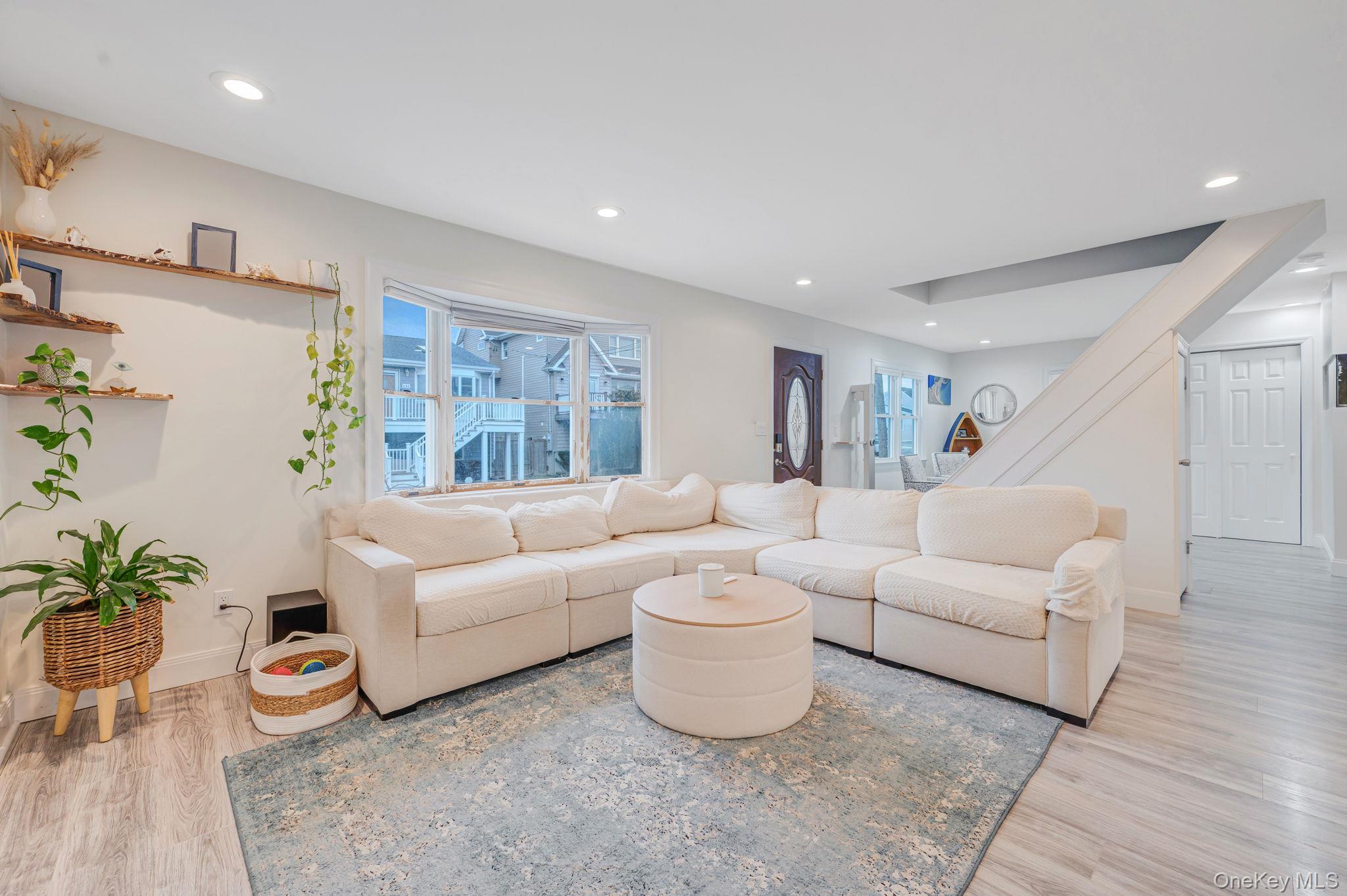 677 S 9th Street, Lindenhurst, NY 11757