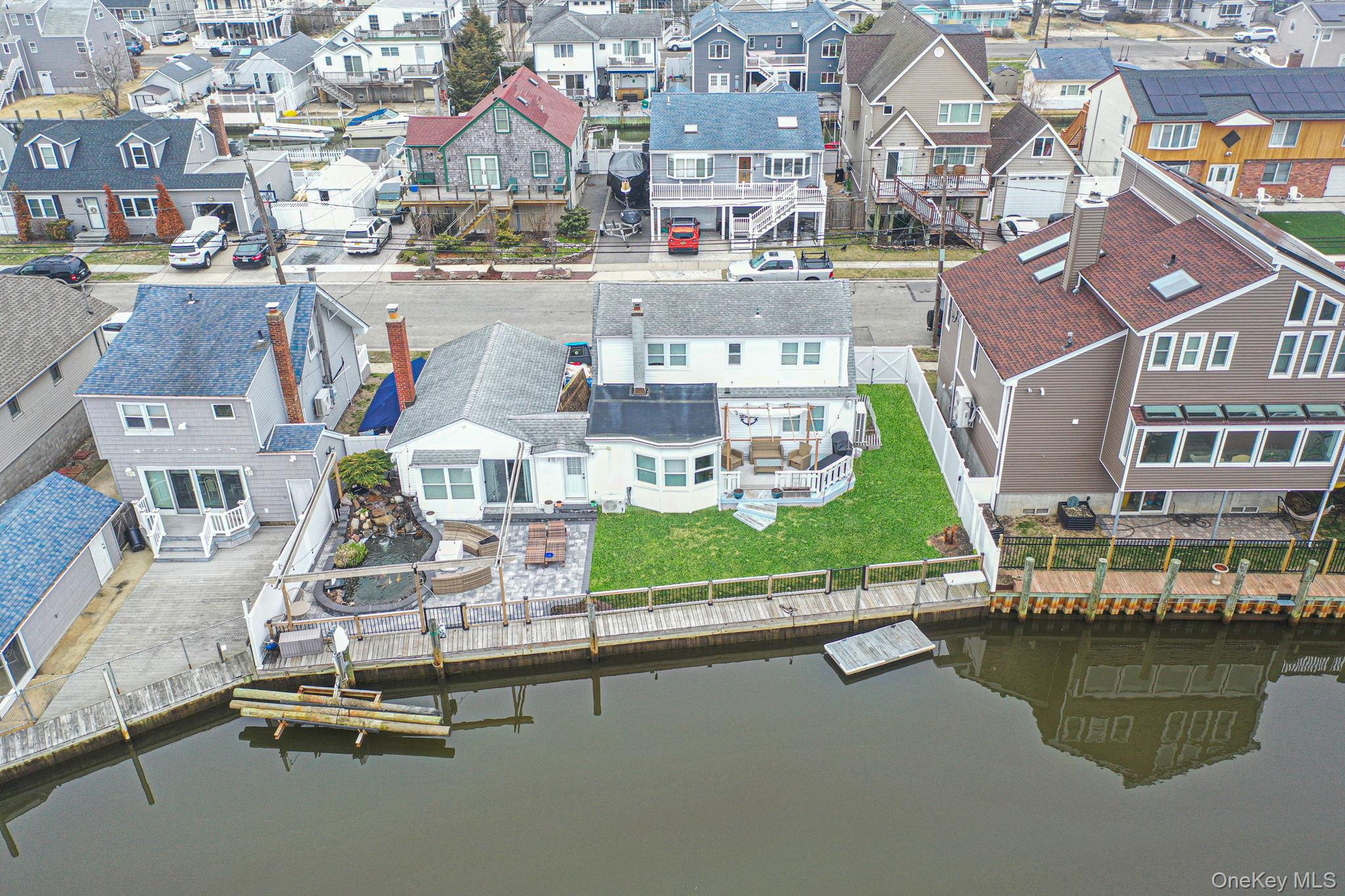 677 S 9th Street, Lindenhurst, NY 11757