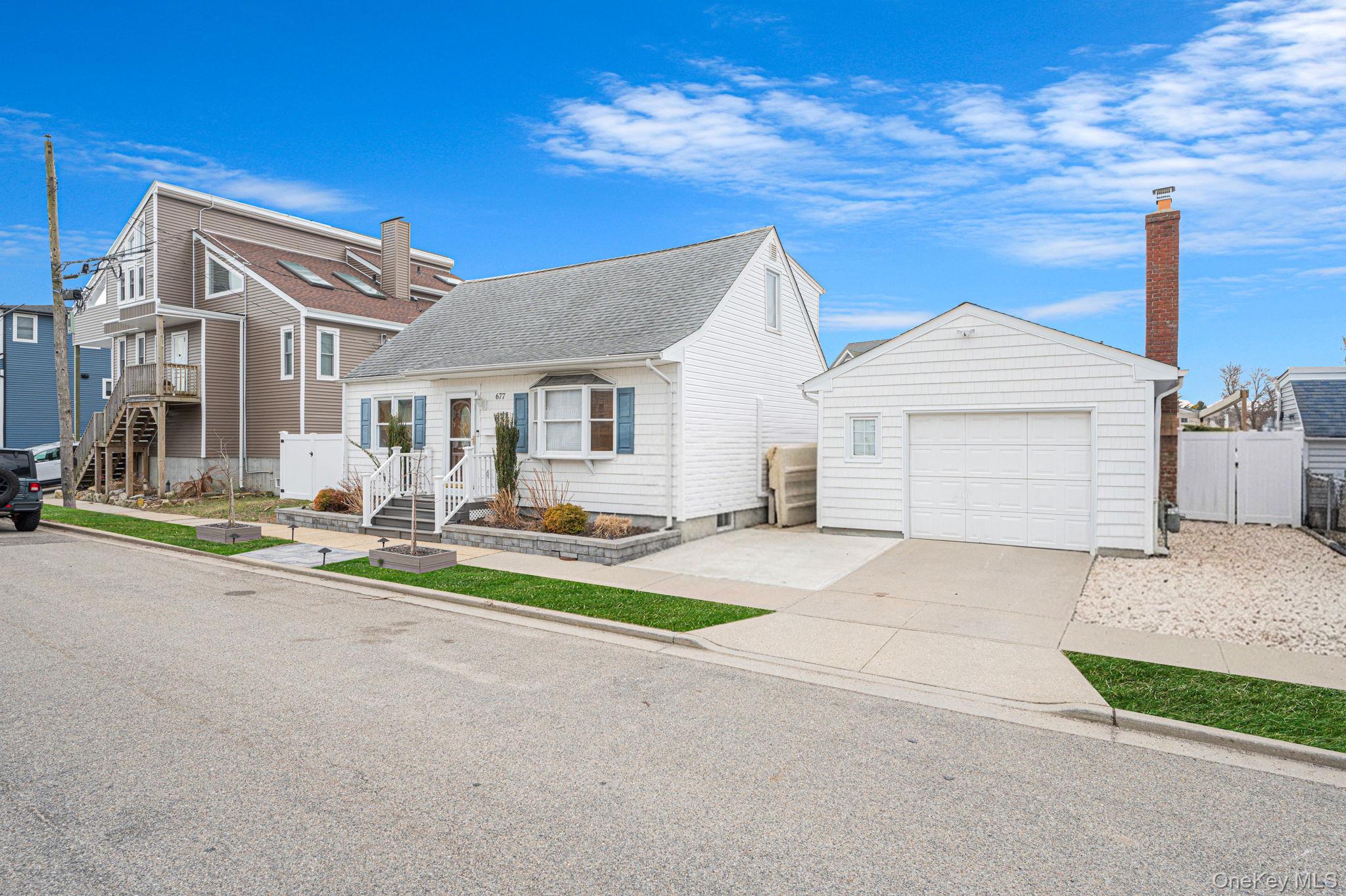 677 S 9th Street, Lindenhurst, NY 11757