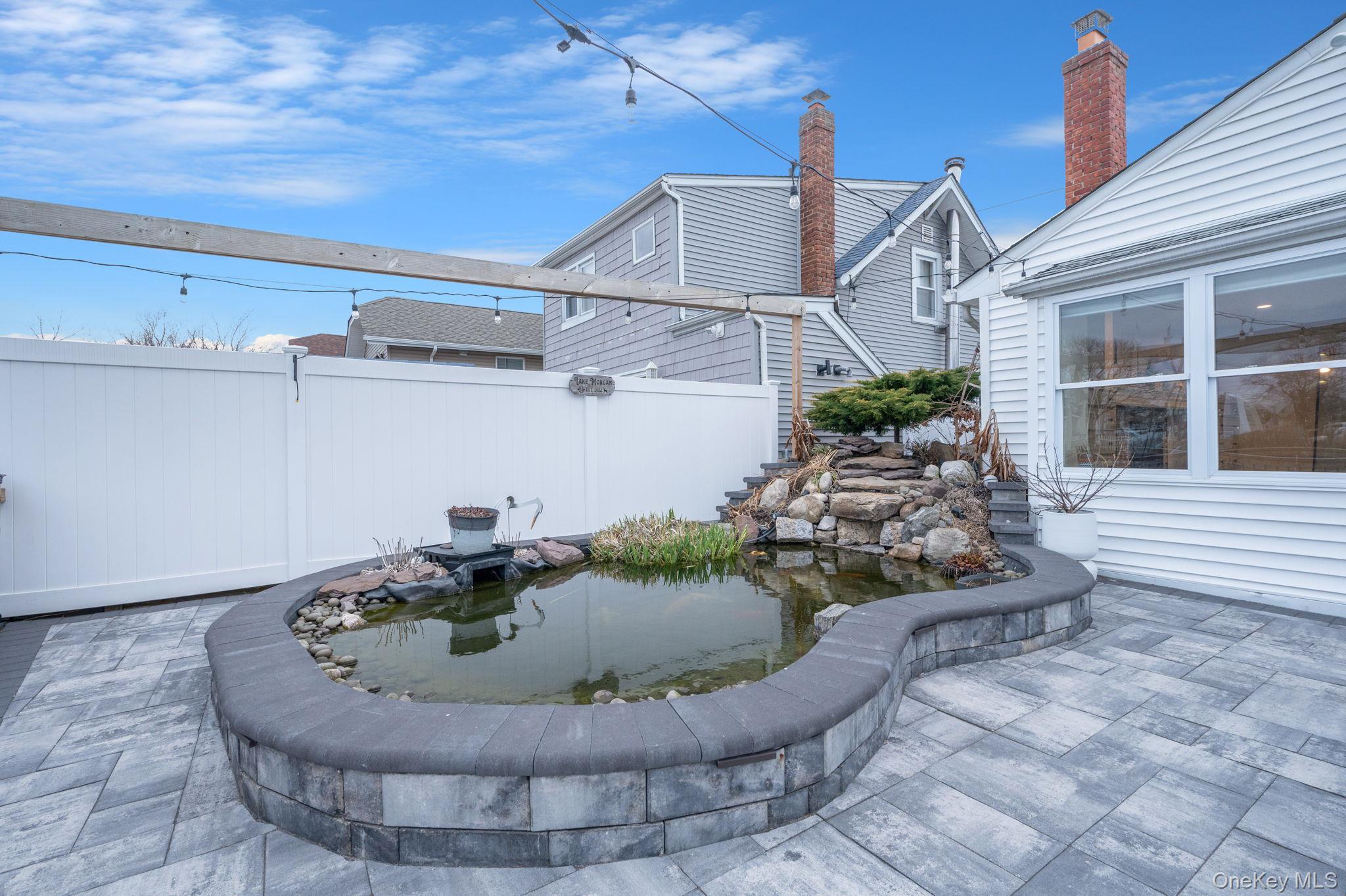 677 S 9th Street, Lindenhurst, NY 11757