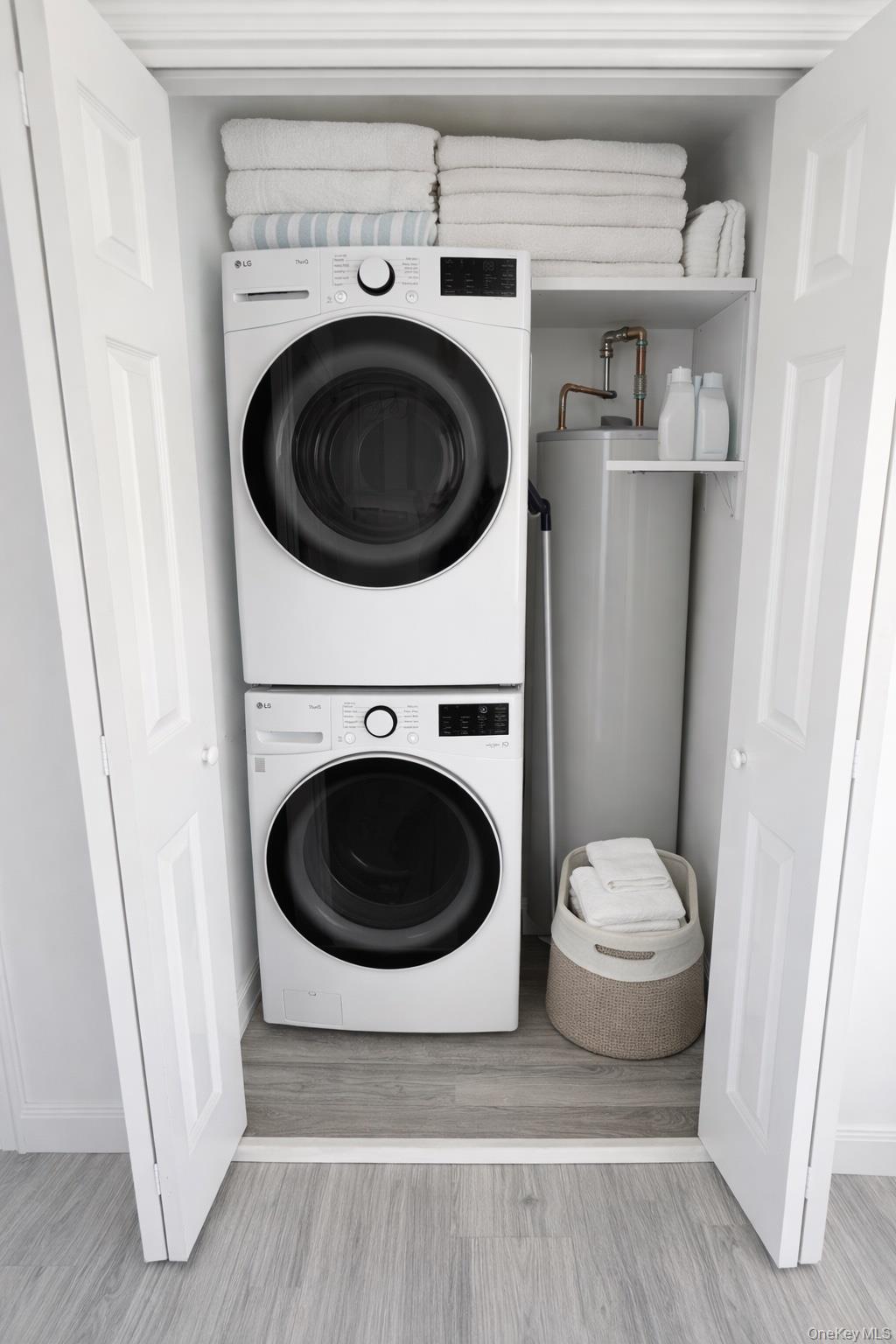 677 S 9th Street, Lindenhurst, NY 11757