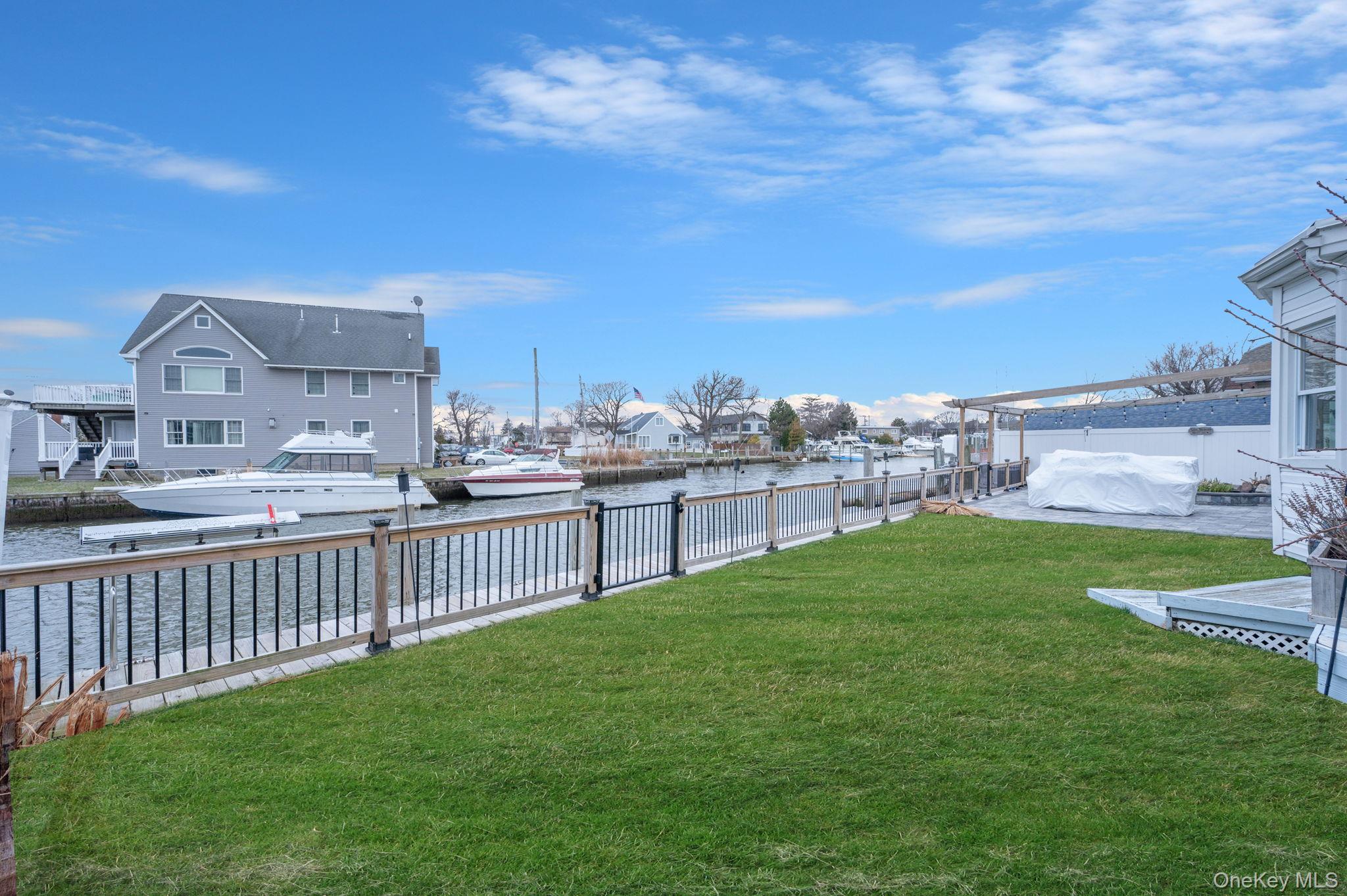 677 S 9th Street, Lindenhurst, NY 11757