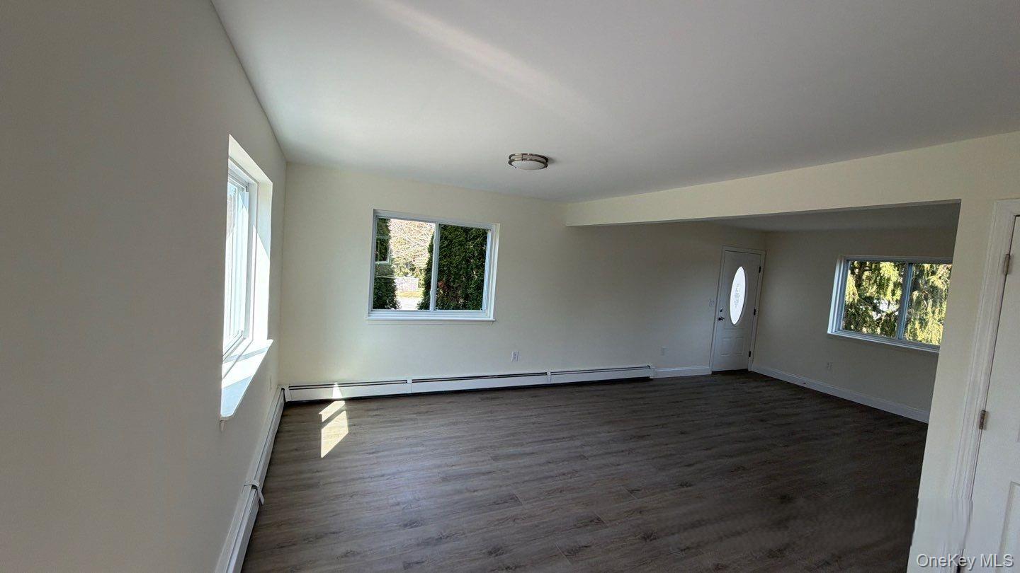 7 Roan Lane, Riverhead, NY 11901