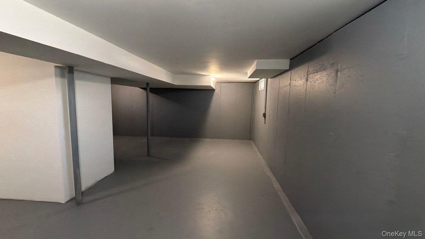 7 Roan Lane, Riverhead, NY 11901