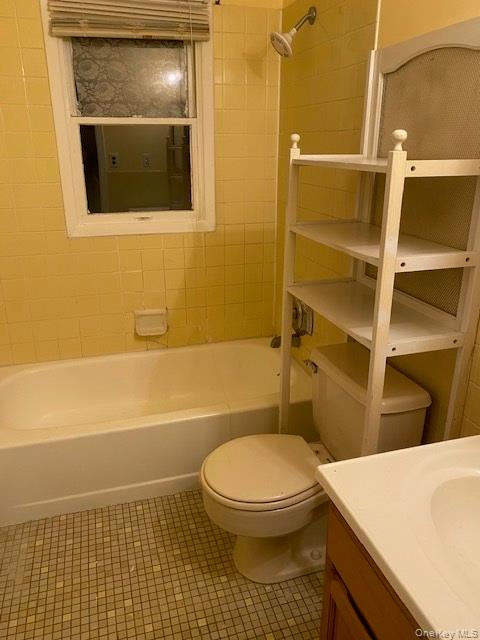 112 Gun Lane, Levittown, NY 11756