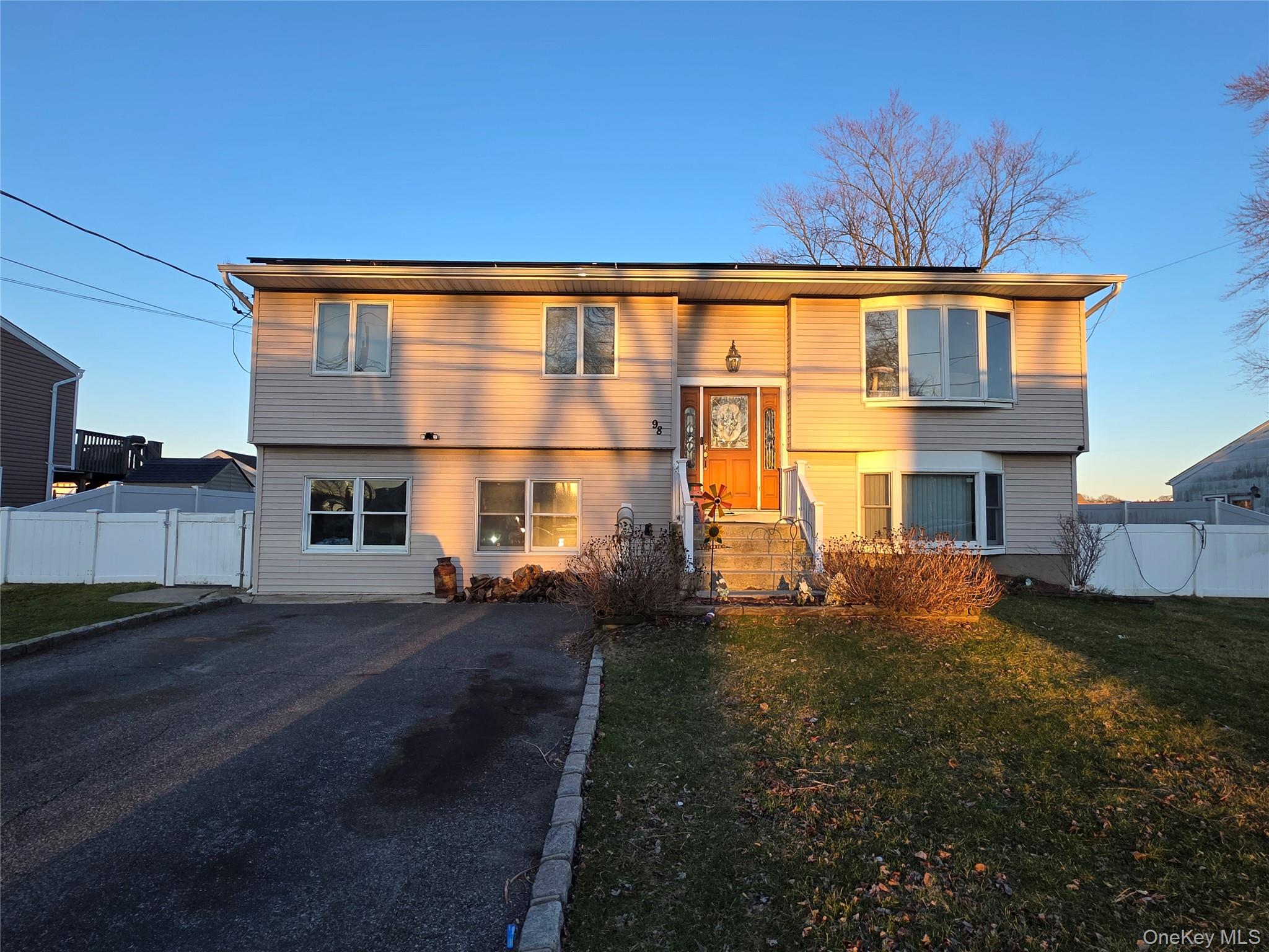 98 Andrew Avenue, Islip Terrace, NY 11752