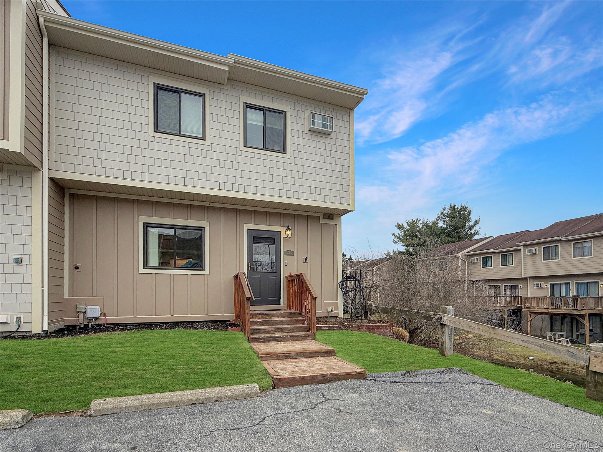 5608 Chelsea Cove N, Hopewell Junction, NY 12533