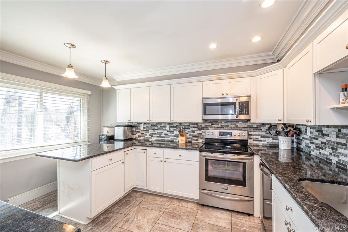 40 W 4th Street # 206, Patchogue, NY 11772