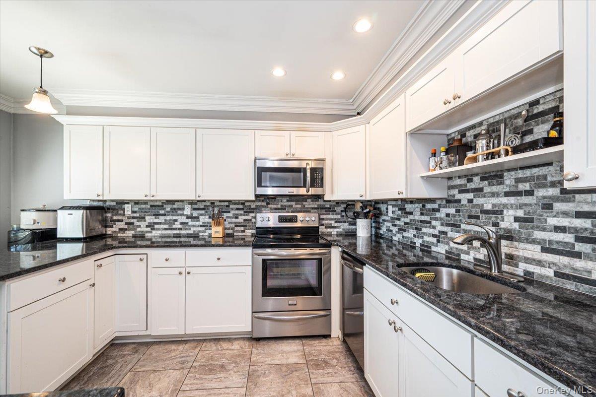 40 W 4th Street # 206, Patchogue, NY 11772