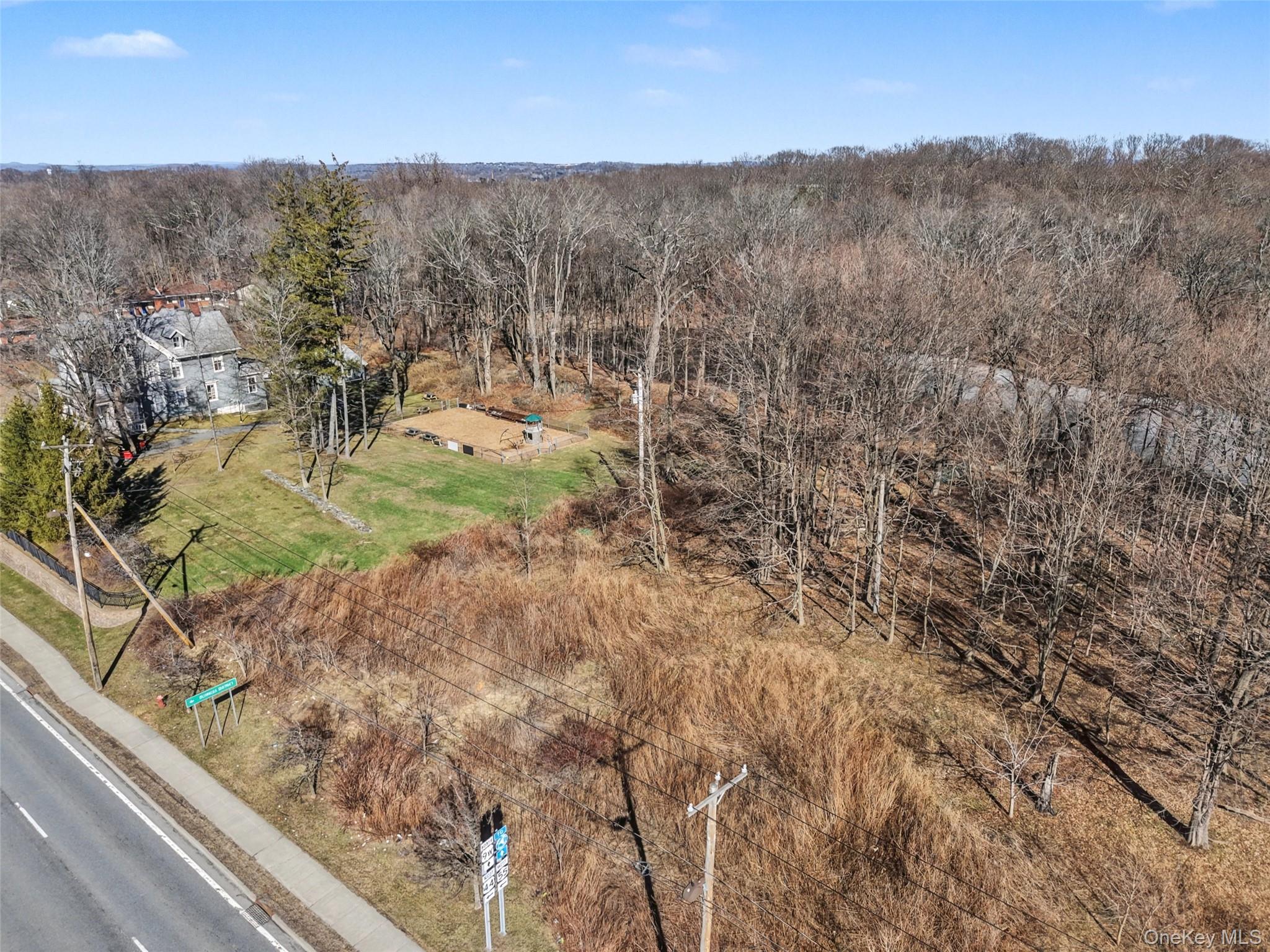 3550 Us Highway 9W, Highland, NY 12528