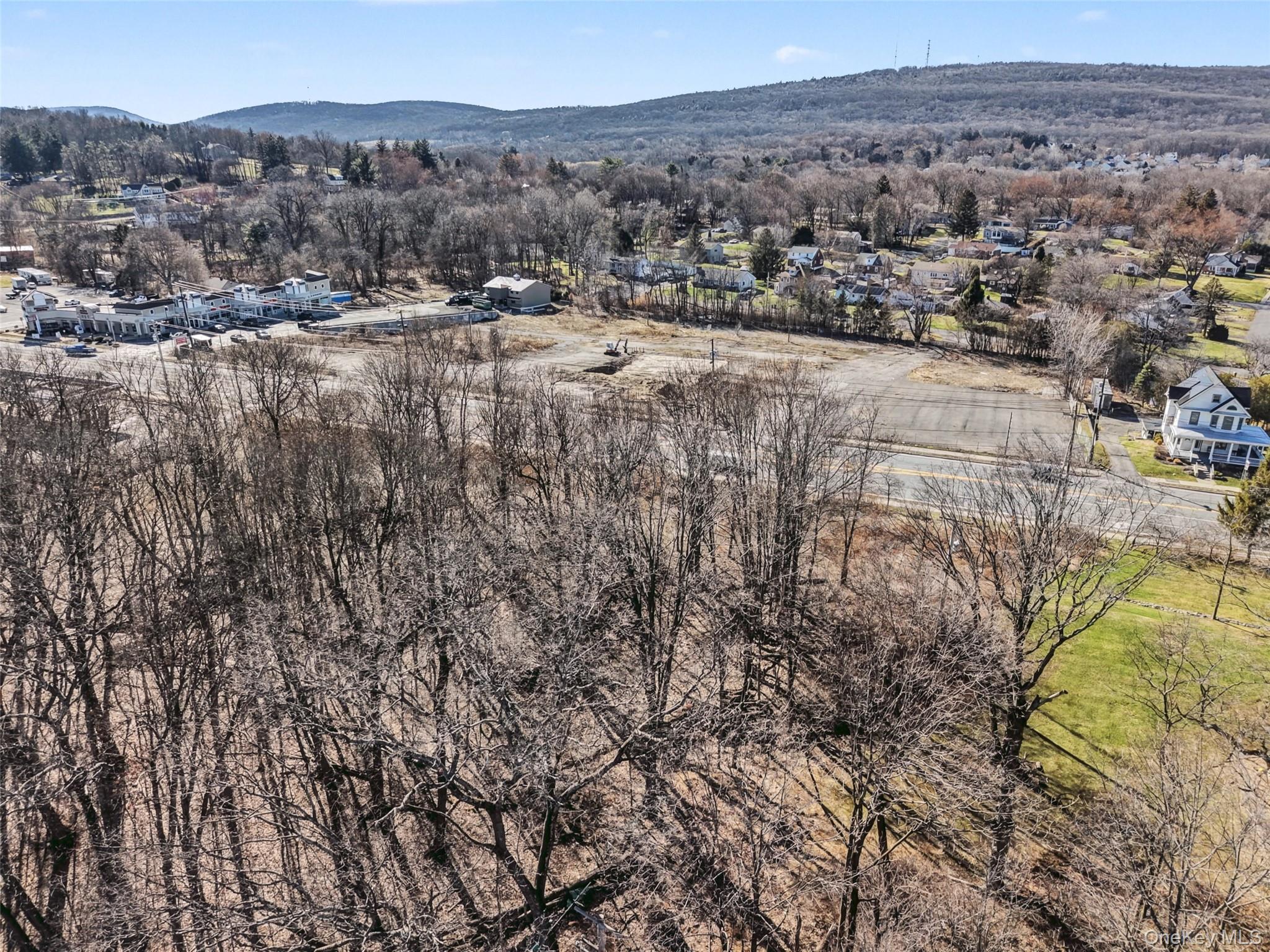 3550 Us Highway 9W, Highland, NY 12528