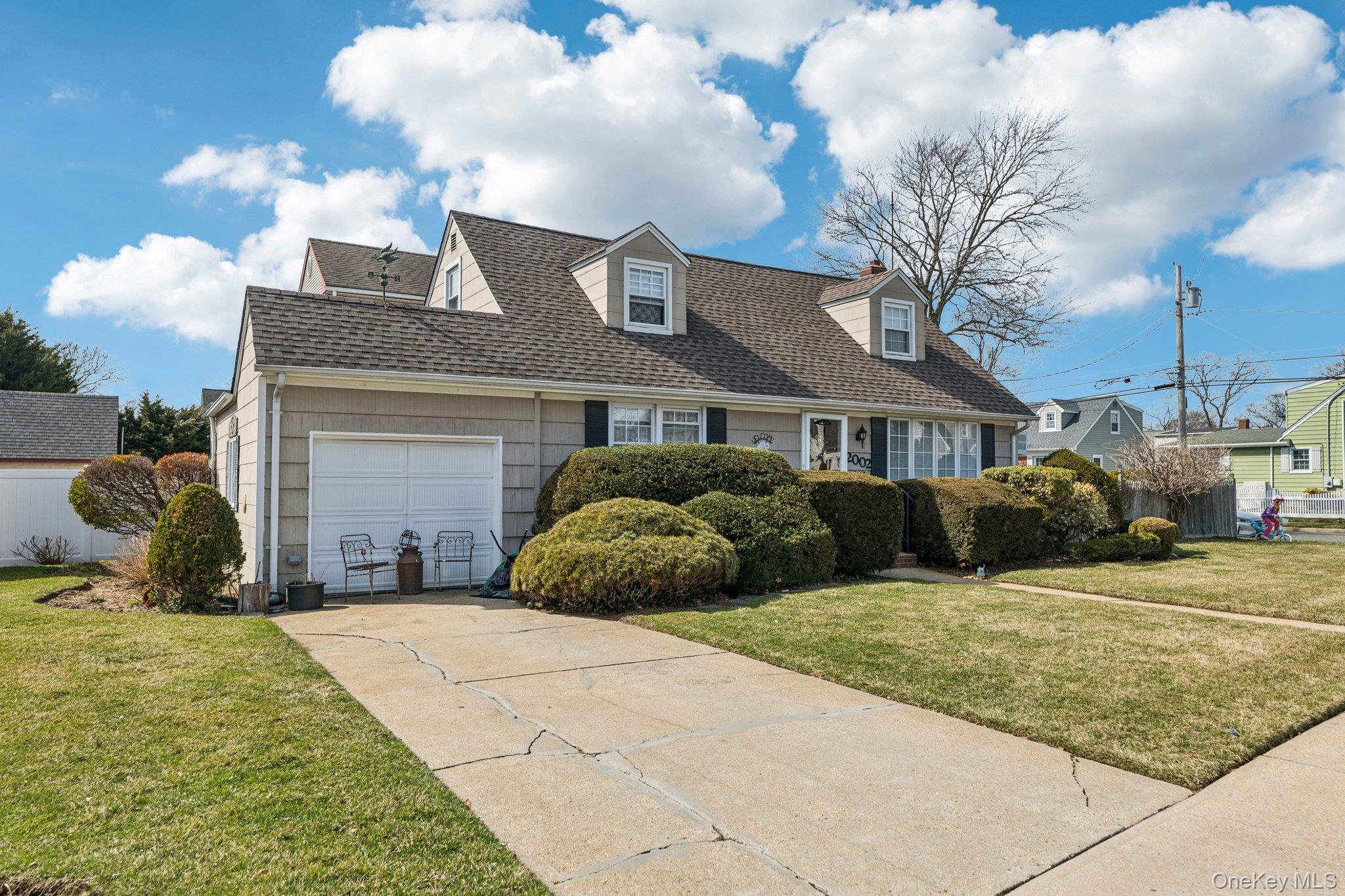 2002 Murray Place, Merrick, NY 11566