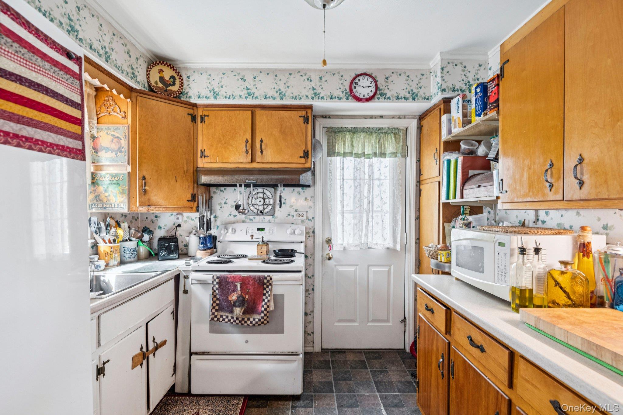 2002 Murray Place, Merrick, NY 11566