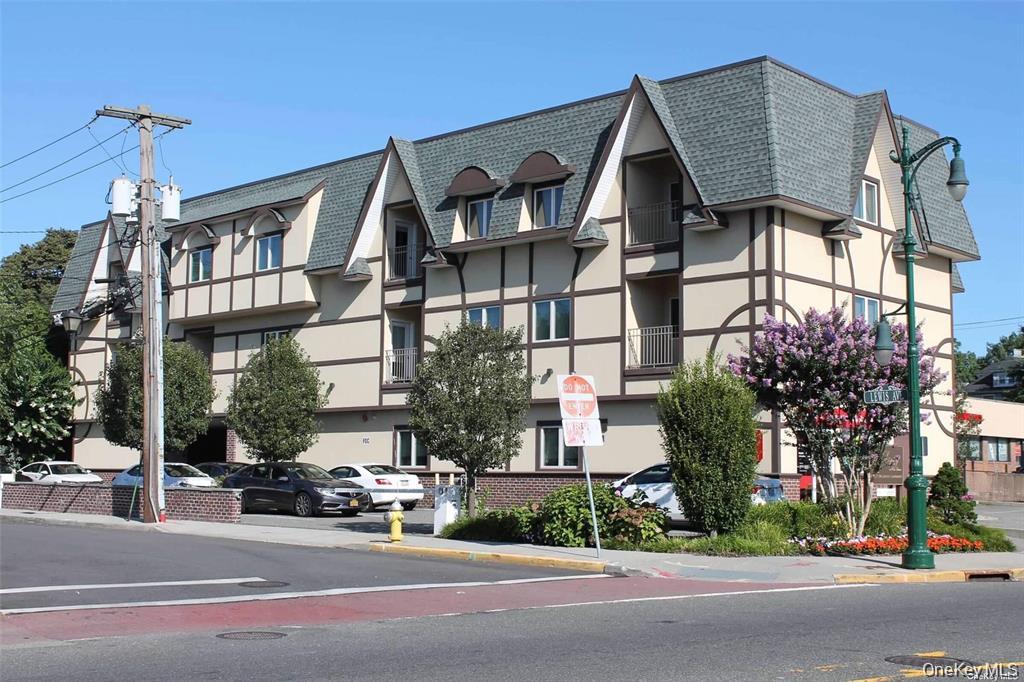 289 Post Avenue # 209, Westbury, NY 11590