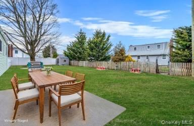 43 E June Street, Lindenhurst, NY 11757