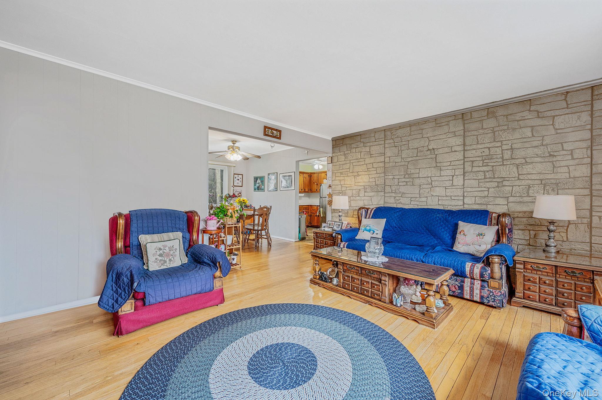 43 E June Street, Lindenhurst, NY 11757