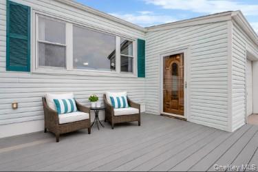 43 E June Street, Lindenhurst, NY 11757