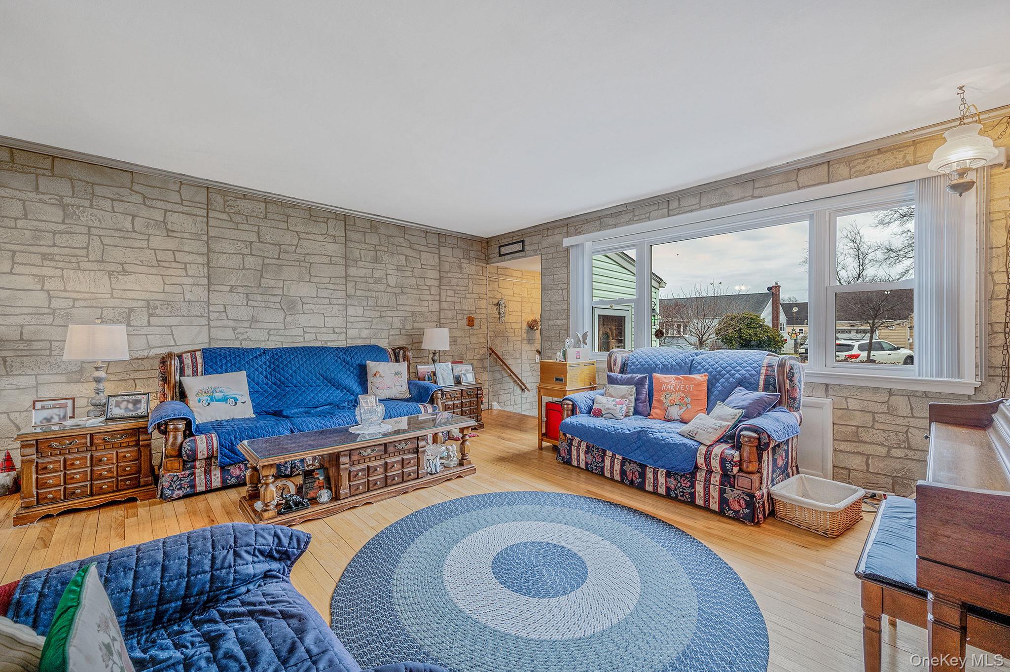 43 E June Street, Lindenhurst, NY 11757