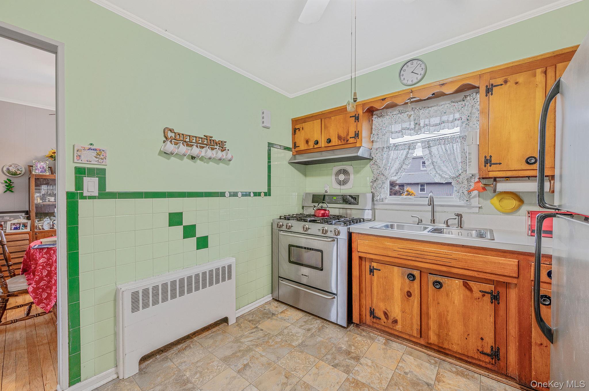 43 E June Street, Lindenhurst, NY 11757