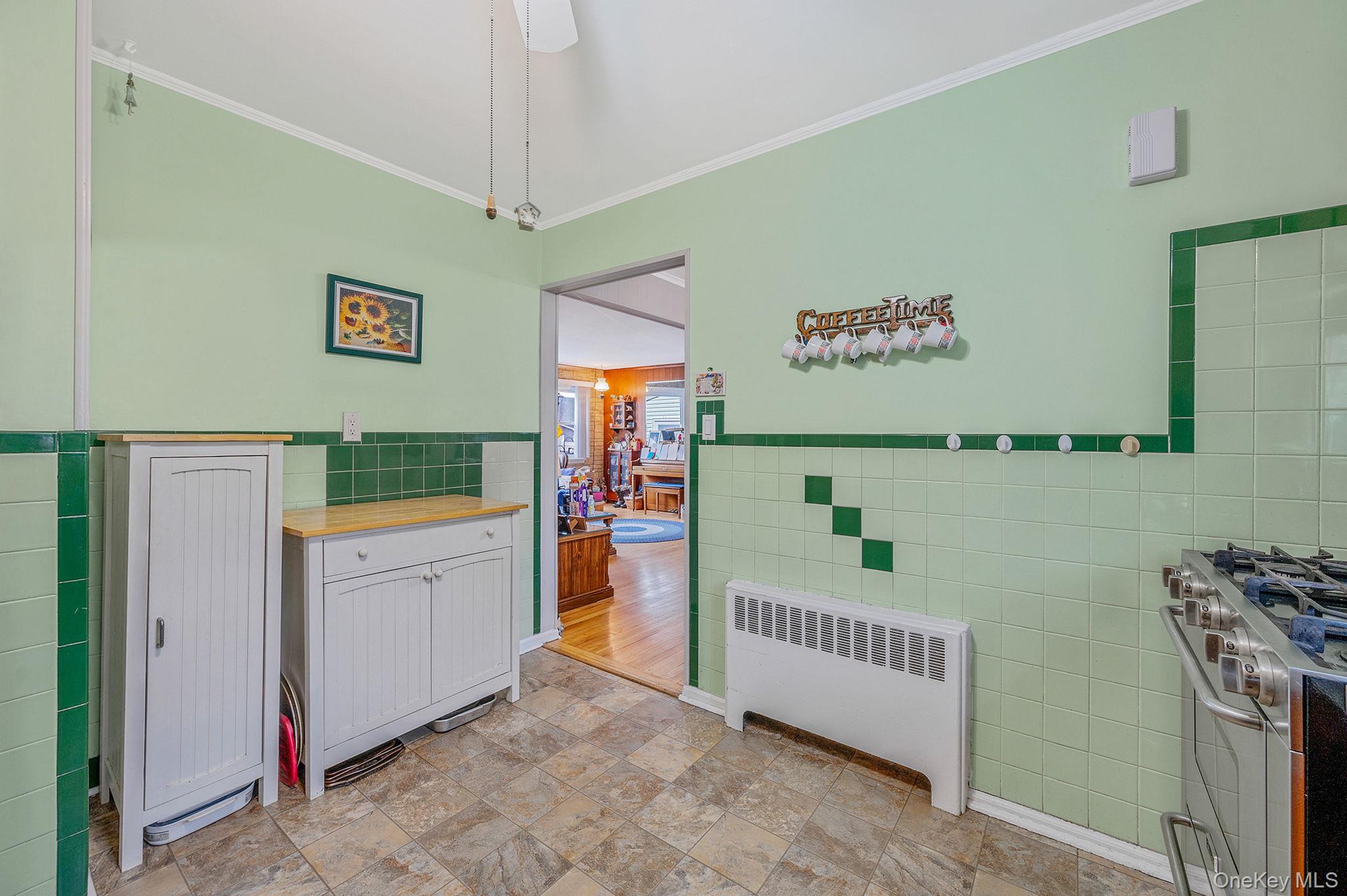 43 E June Street, Lindenhurst, NY 11757