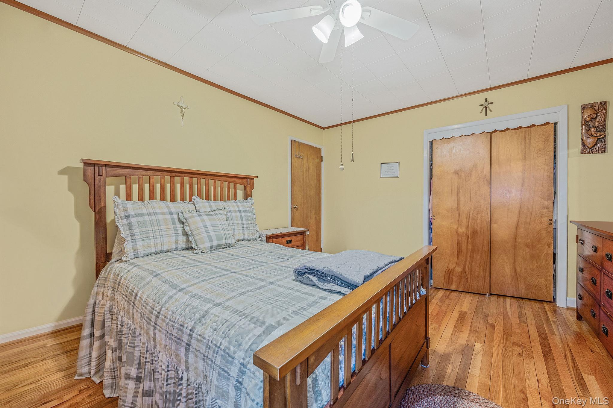 43 E June Street, Lindenhurst, NY 11757