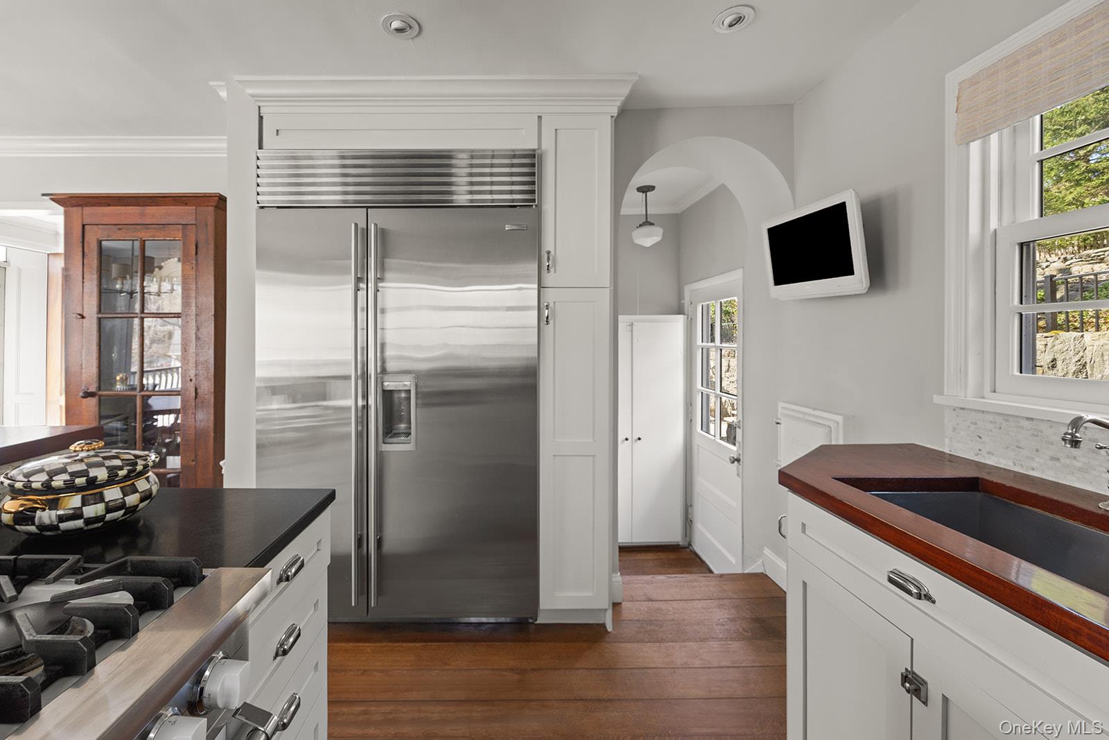 147 Valley Stream Road E, Larchmont, NY 10538