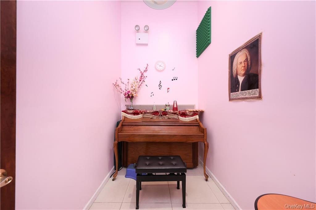 366 Kings Highway # 1, Brooklyn, NY 11223