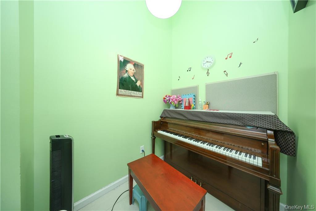 366 Kings Highway # 1, Brooklyn, NY 11223