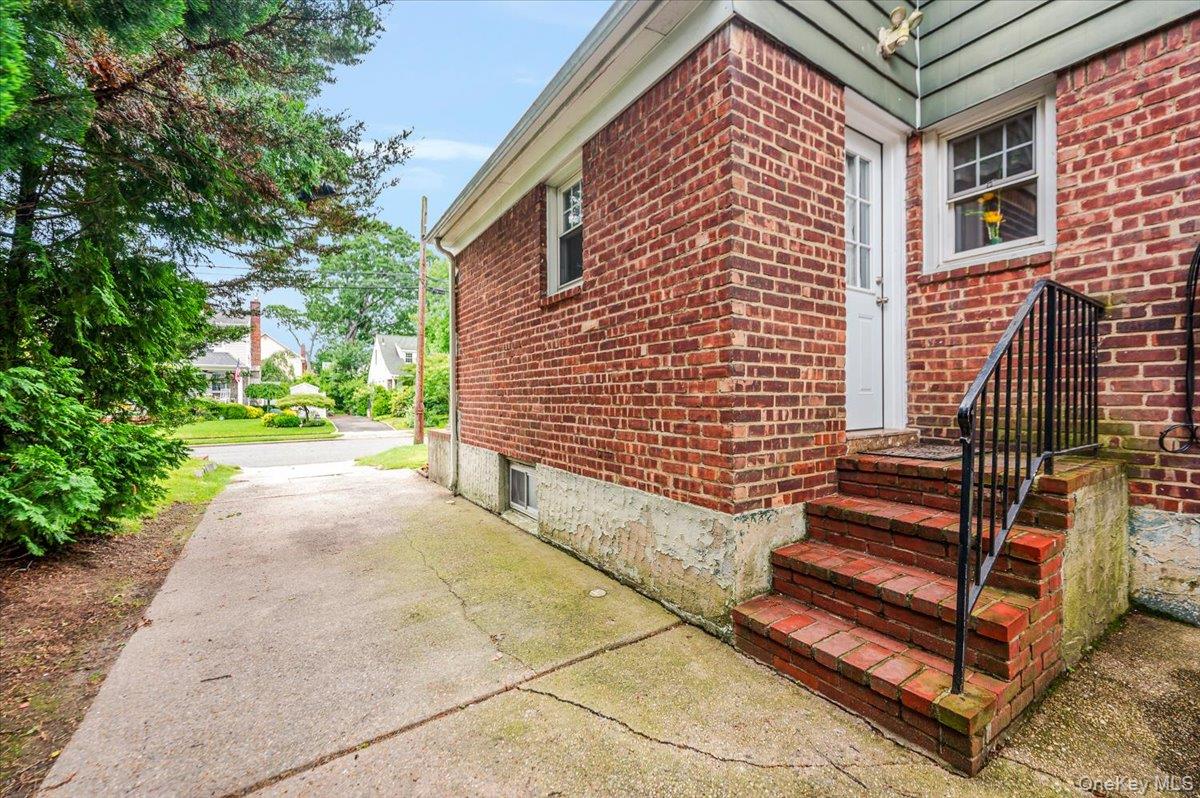 57 Carol Street, Lynbrook, NY 11563