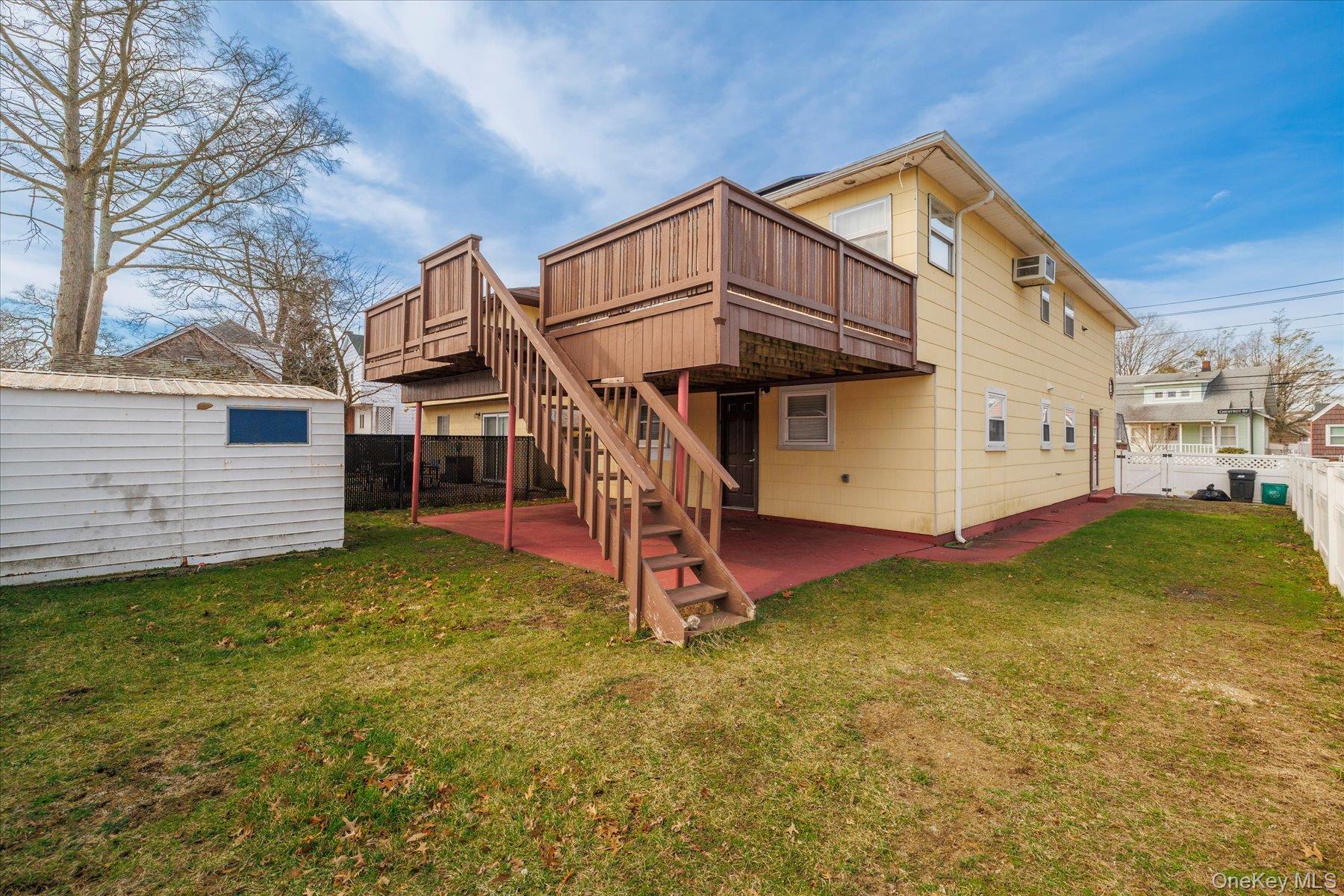 112 Chestnut Street, Lynbrook, NY 11563