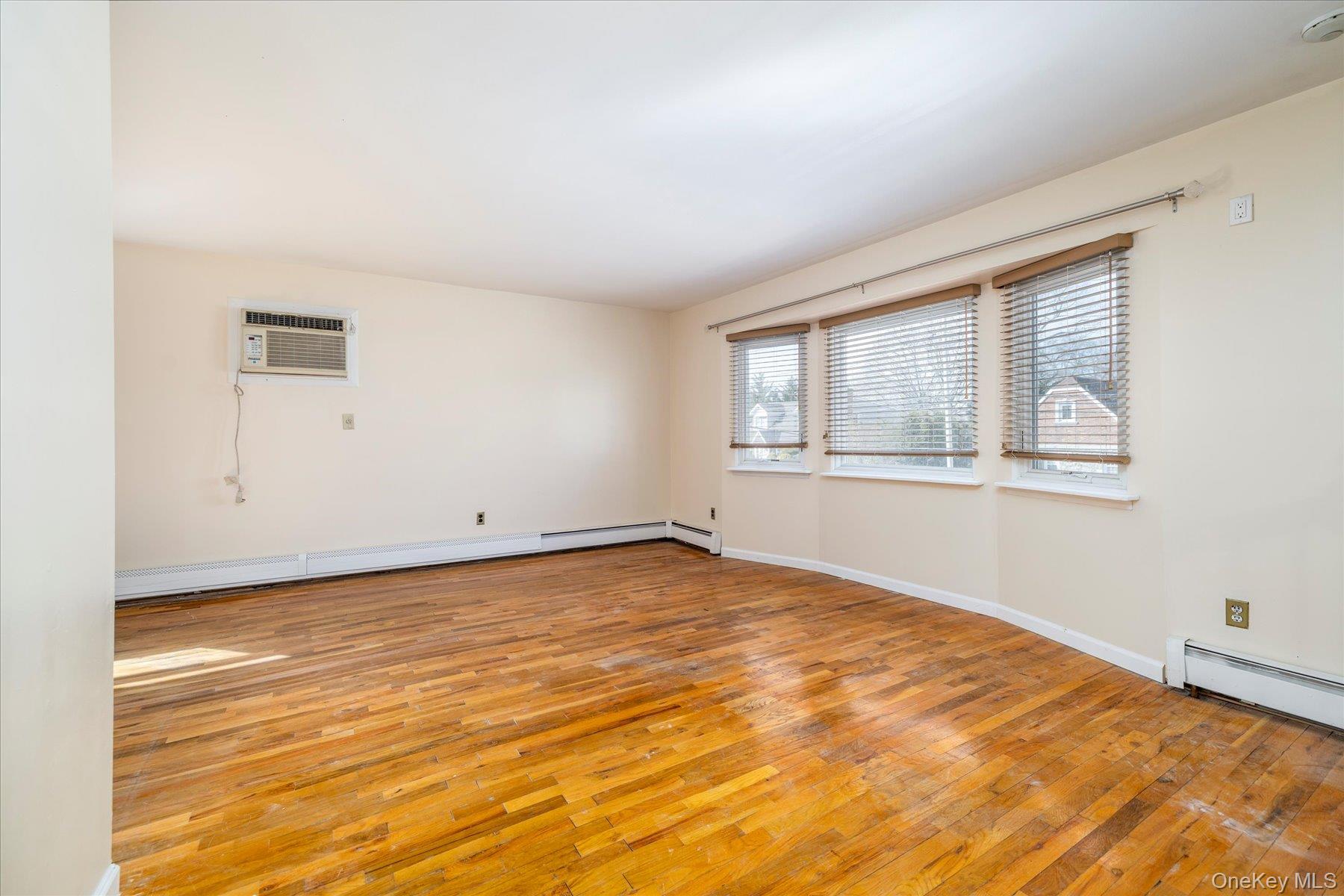 112 Chestnut Street, Lynbrook, NY 11563