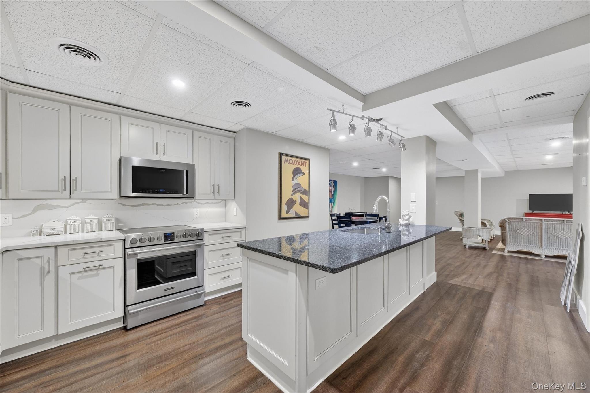 48 Eastview Lane, Red Hook, NY 12571