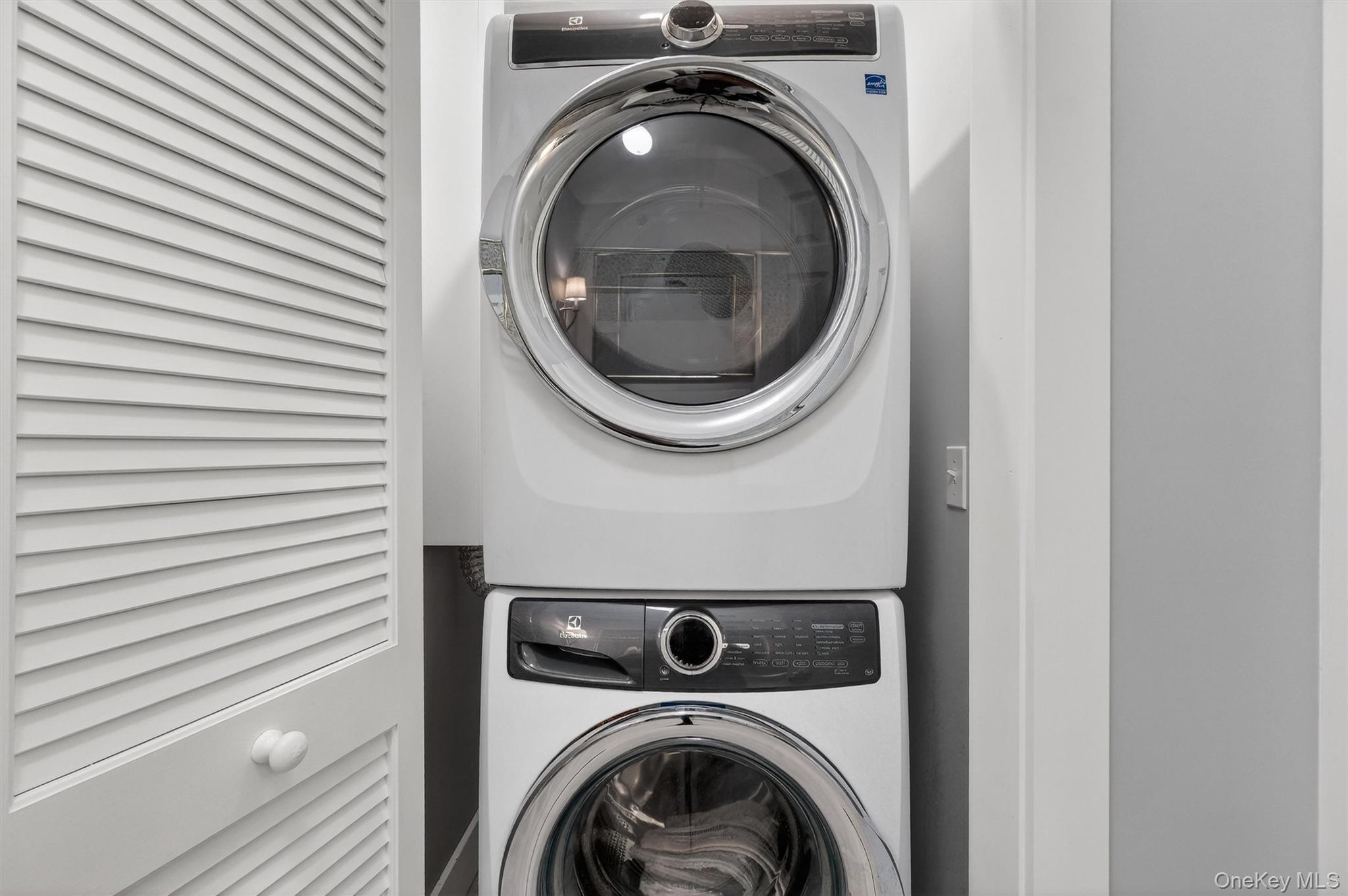 48 Eastview Lane, Red Hook, NY 12571