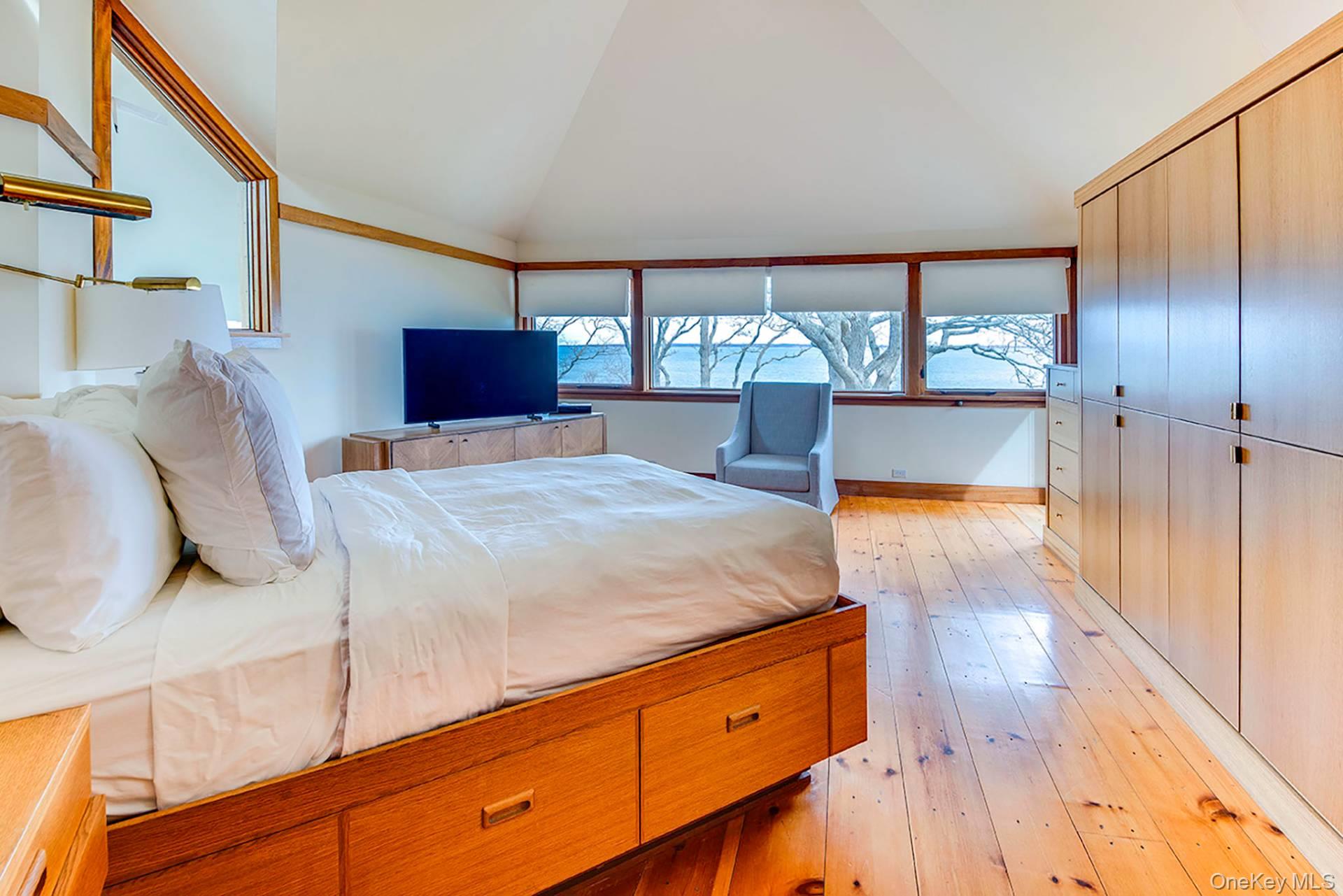 72 Louse Point Road, East Hampton, NY 11937