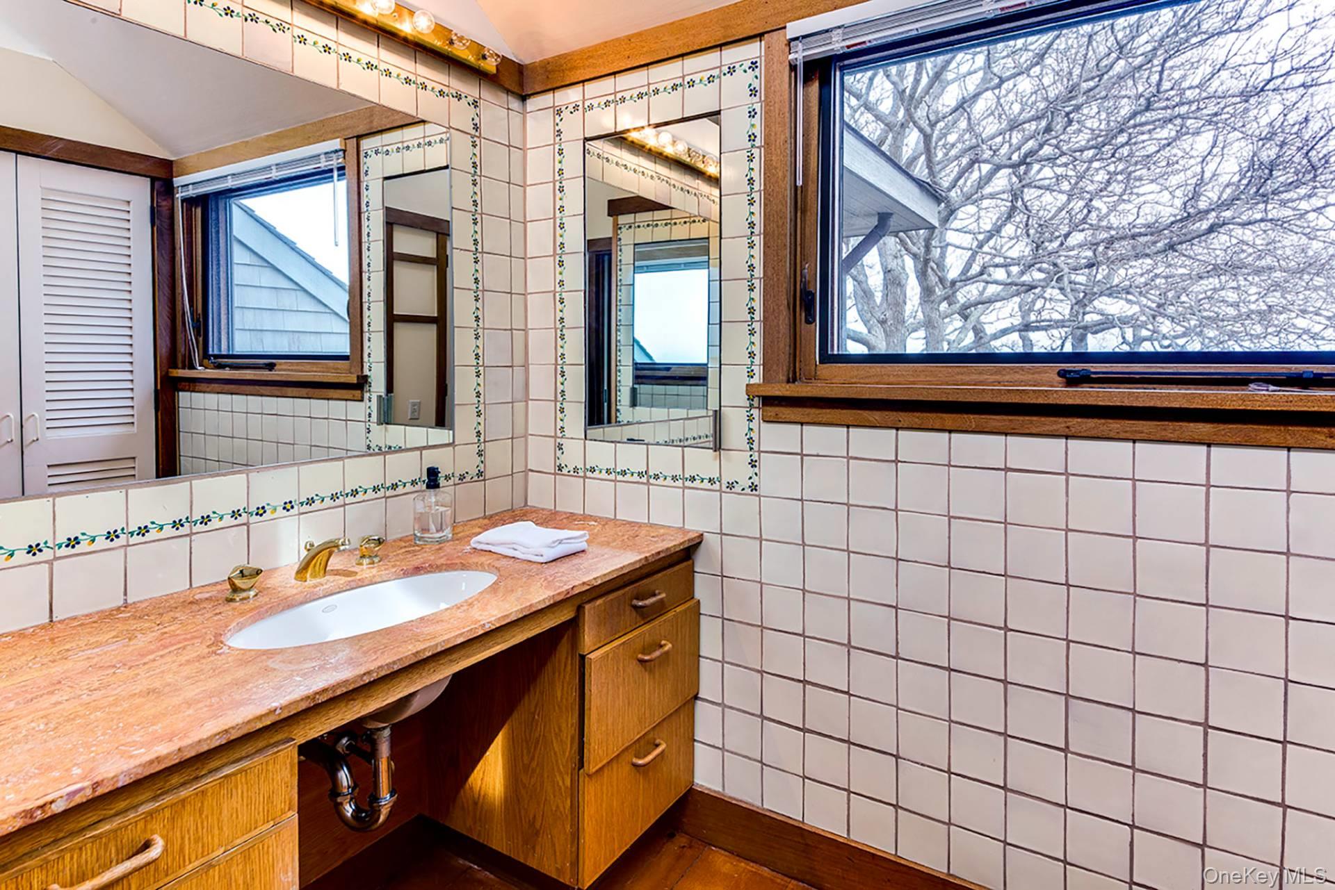 72 Louse Point Road, East Hampton, NY 11937