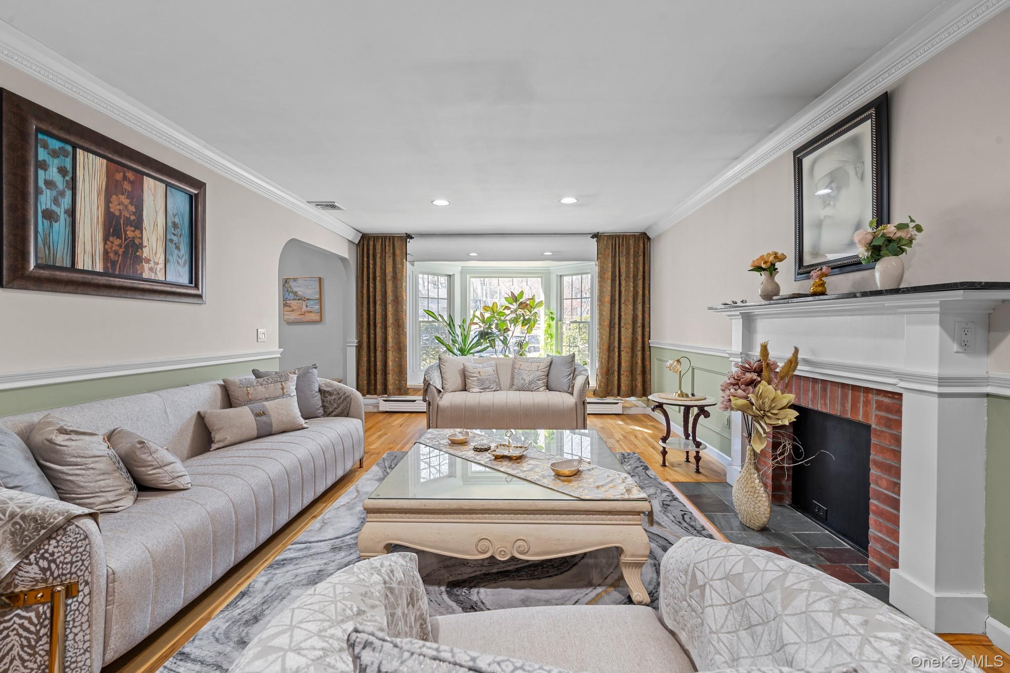 19 Austin Lane, Elwood, NY 11743