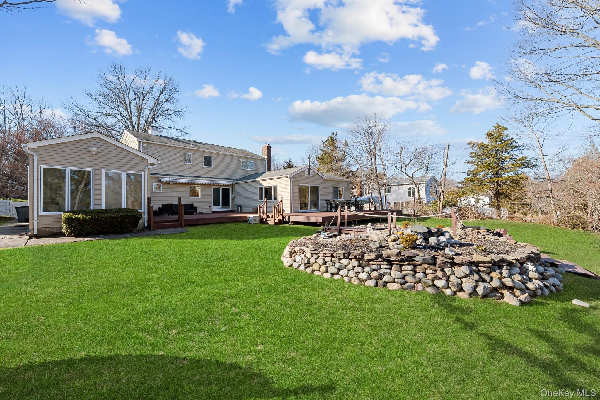 19 Austin Lane, Elwood, NY 11743