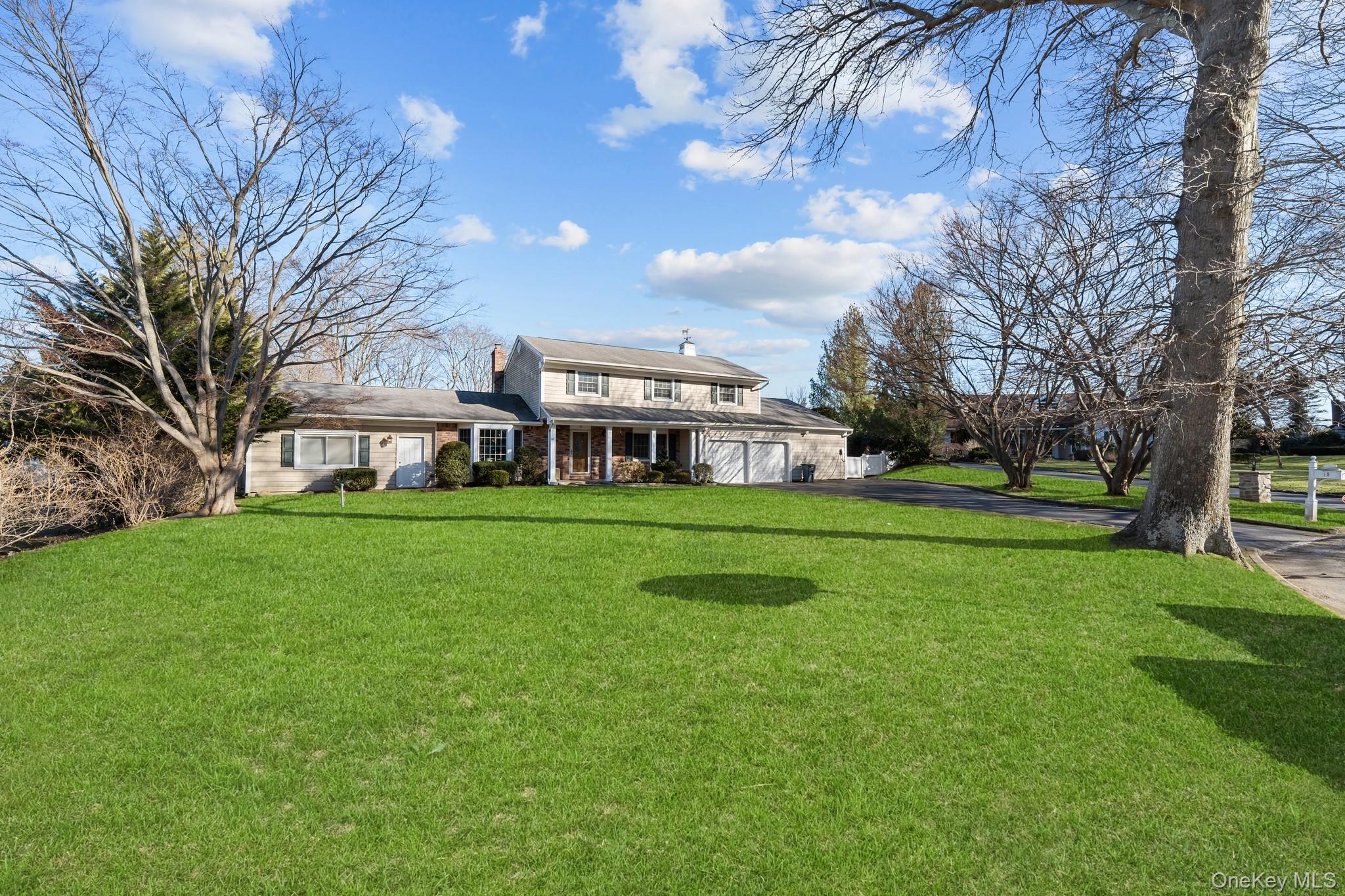 19 Austin Lane, Elwood, NY 11743