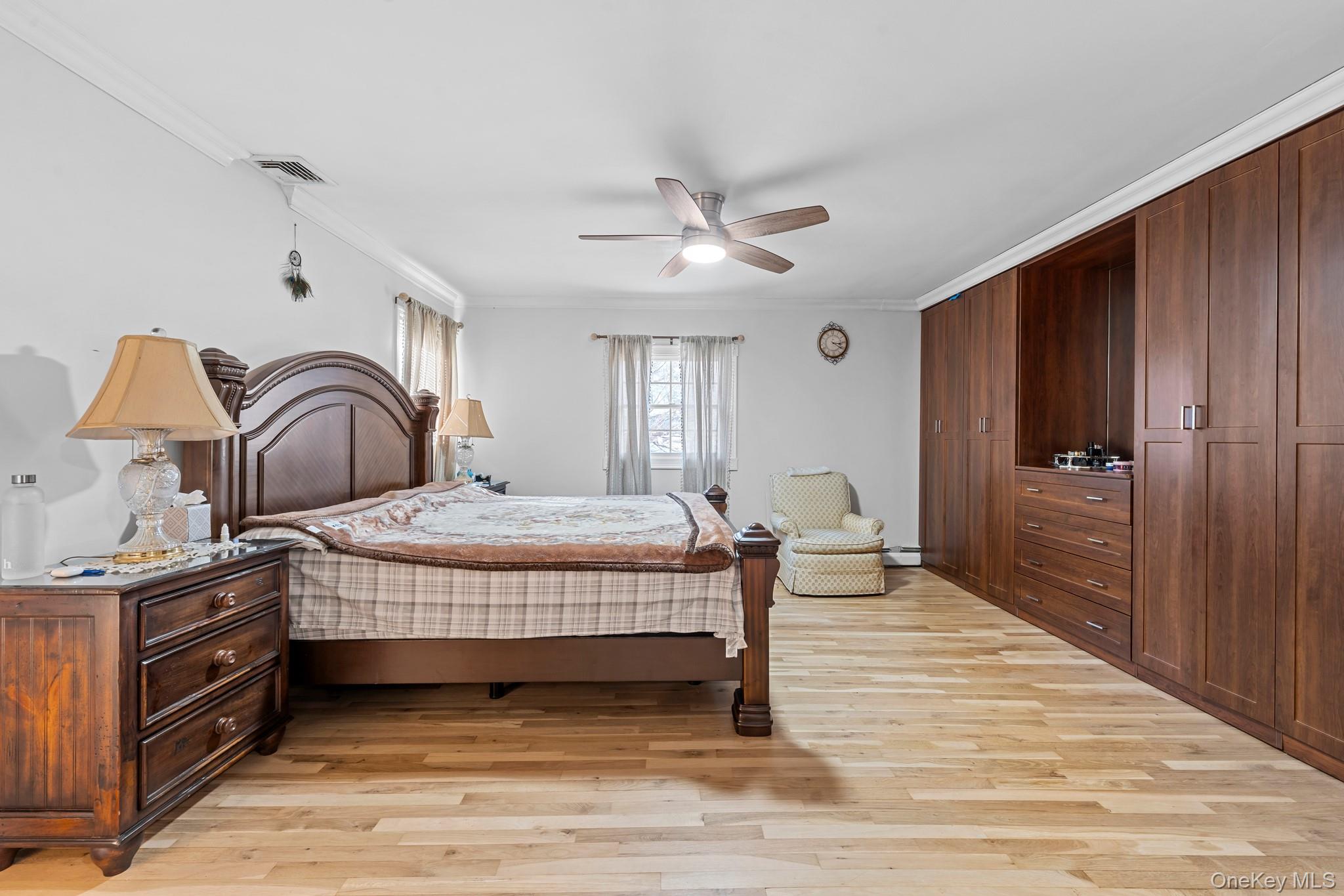 19 Austin Lane, Elwood, NY 11743