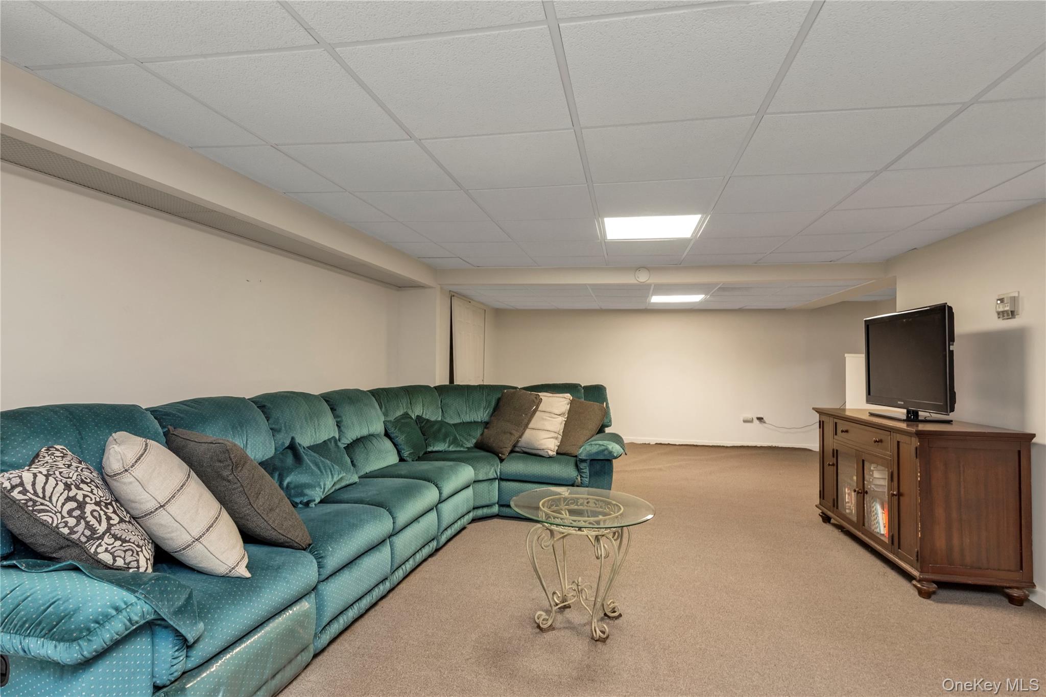 8 East Gate, Plainview, NY 11803