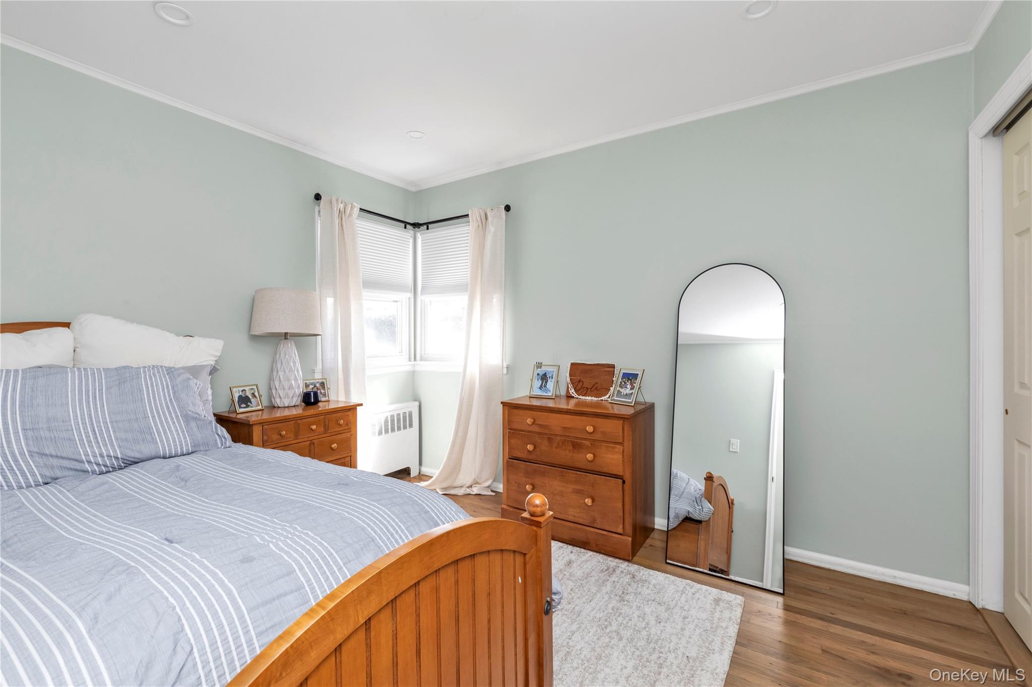 8 East Gate, Plainview, NY 11803