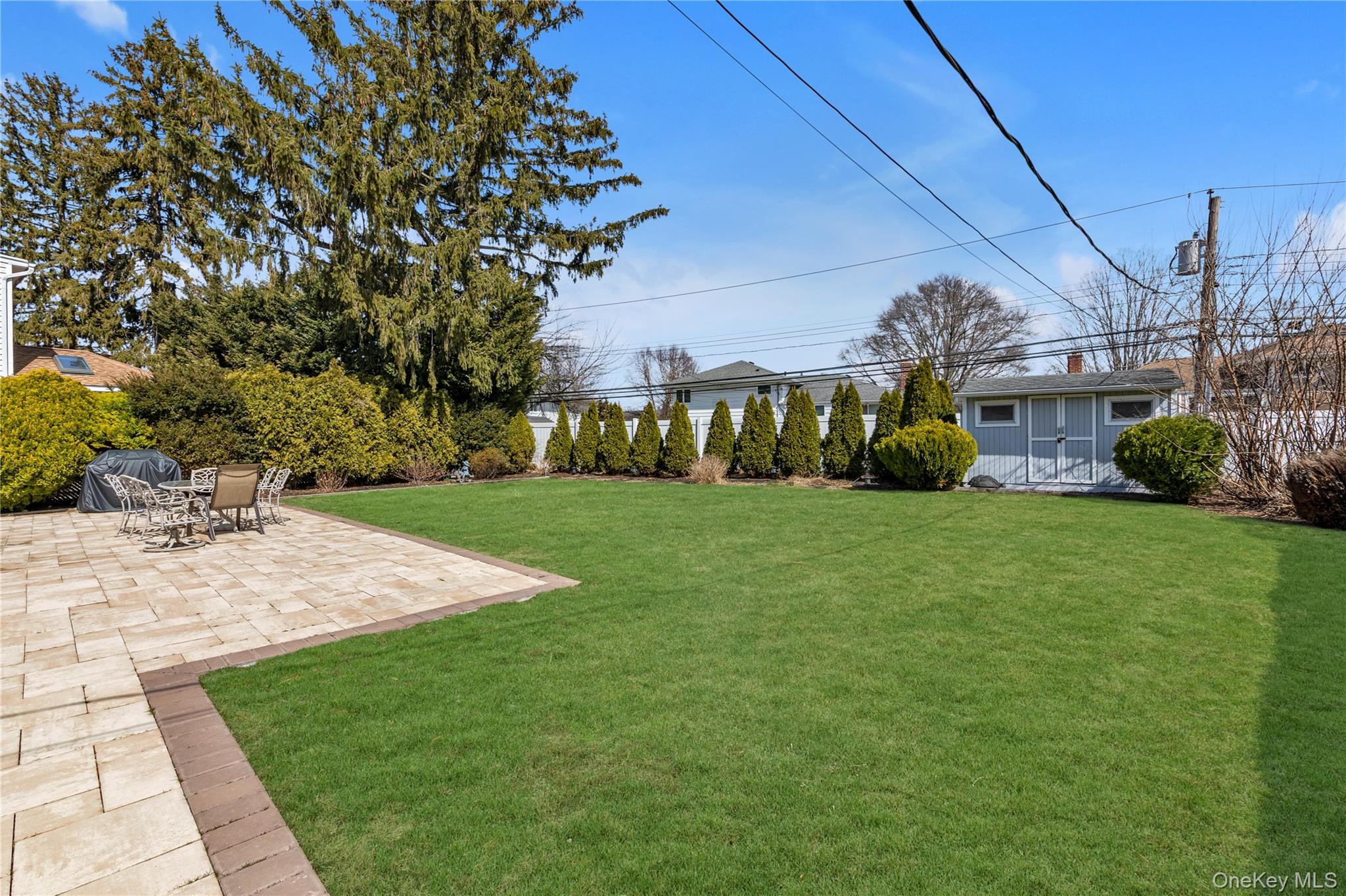 8 East Gate, Plainview, NY 11803