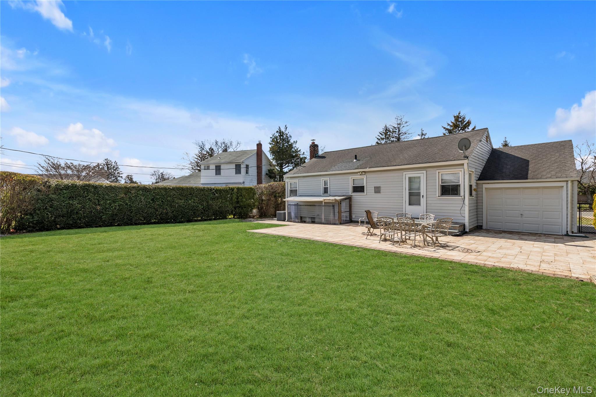 8 East Gate, Plainview, NY 11803