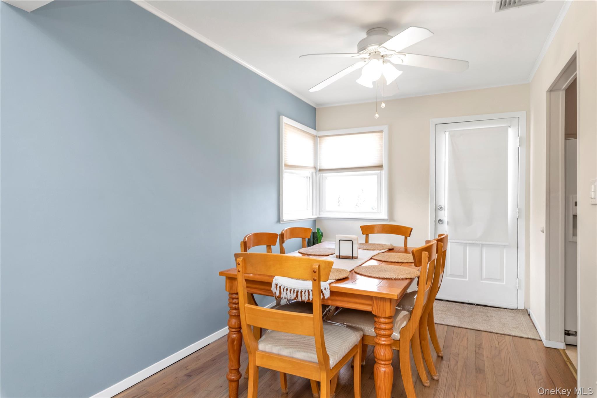 8 East Gate, Plainview, NY 11803