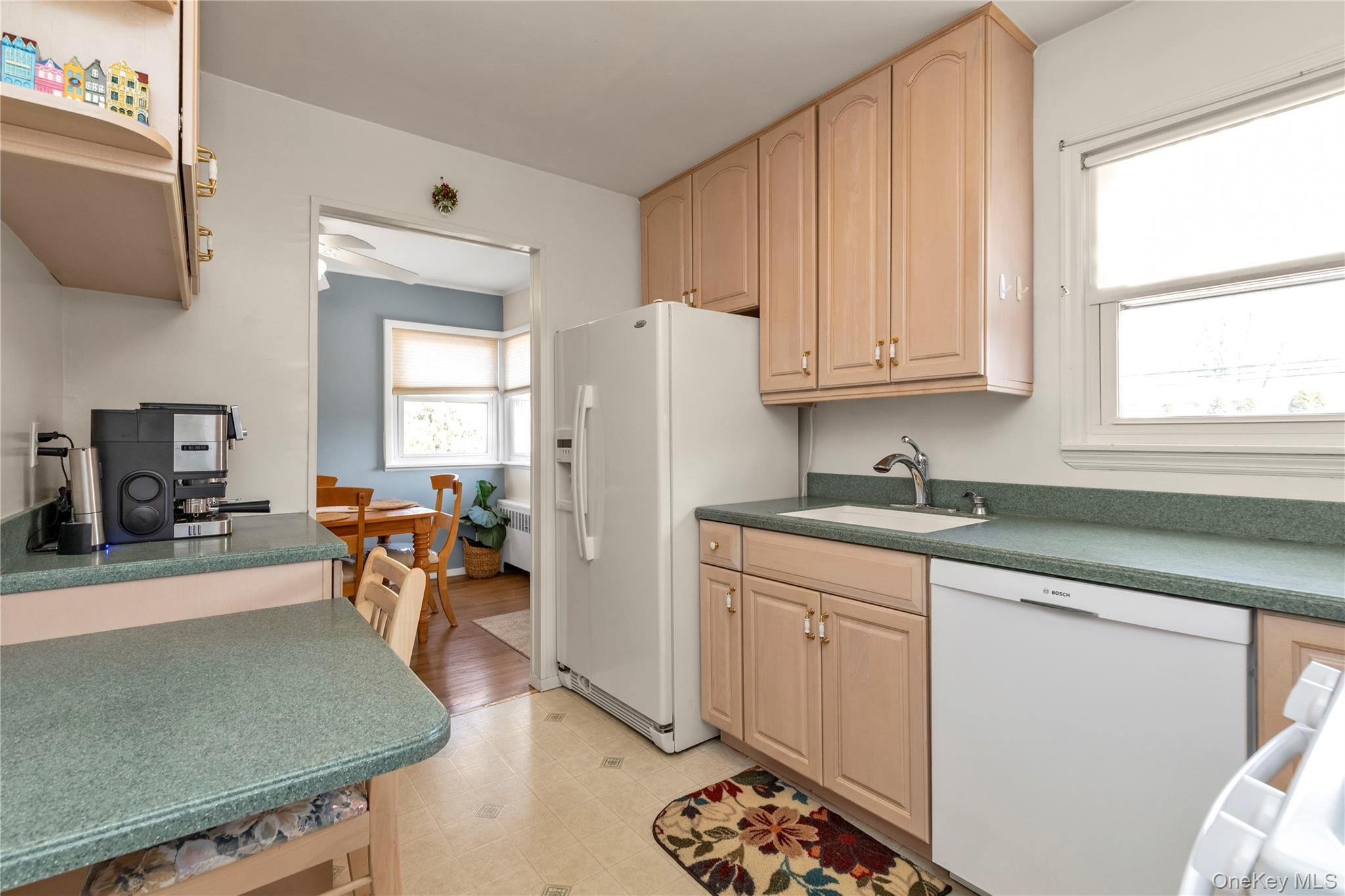 8 East Gate, Plainview, NY 11803