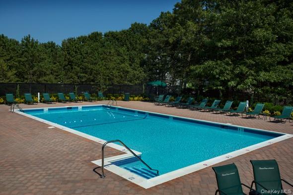 90 Moonlight Walk # 90, Holbrook, NY 11741