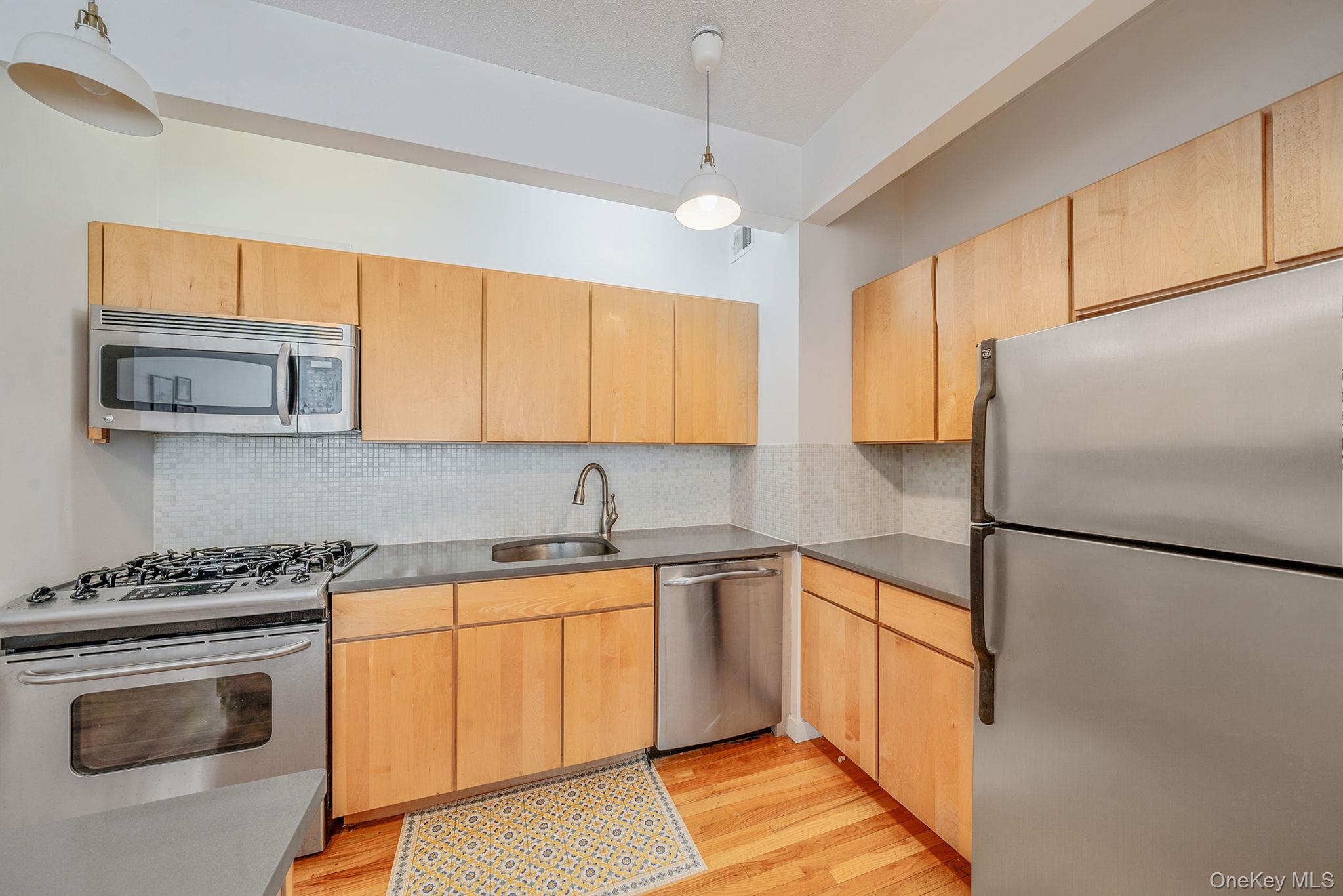 475 Sterling Place # 2J, Brooklyn, NY 11238